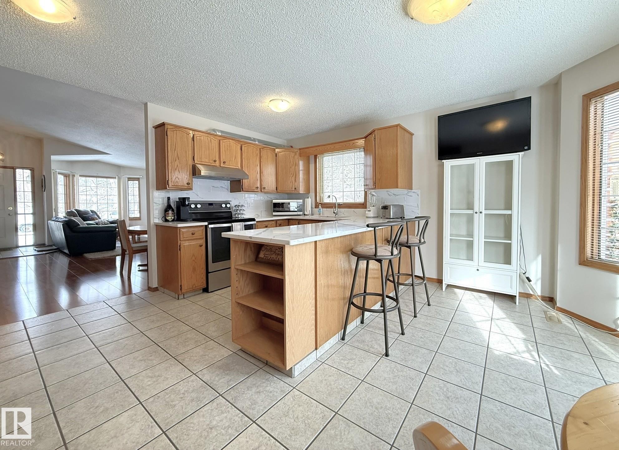 1 Bamber Place, Leduc, AB - Indoor Photo Showing Kitchen
