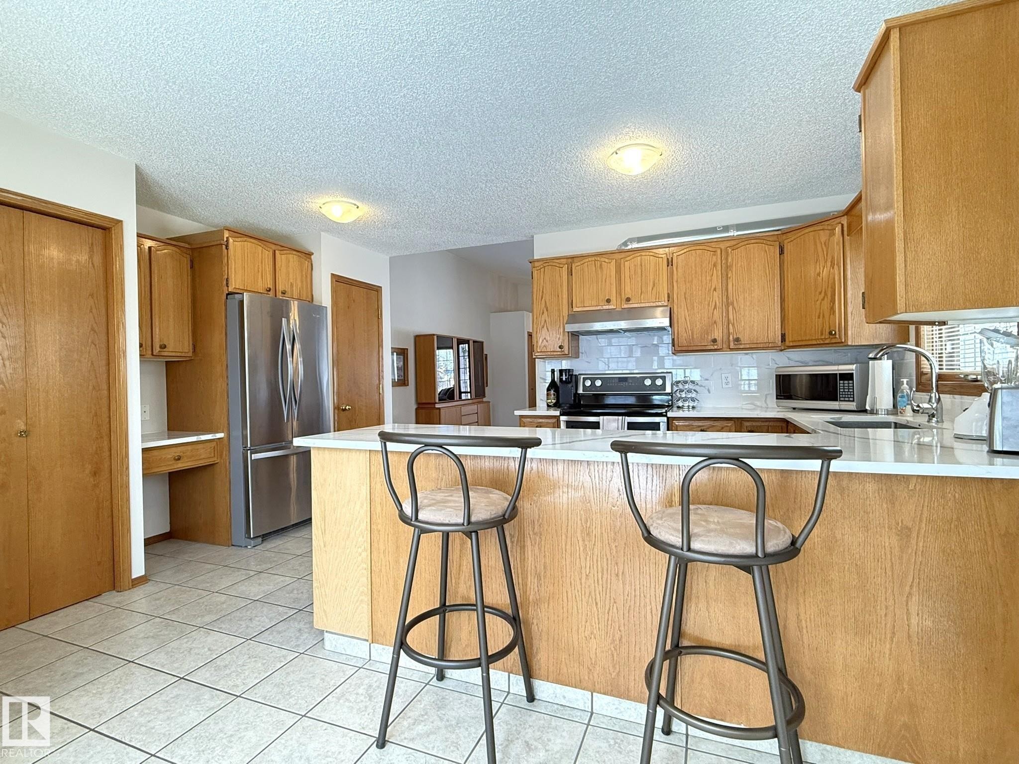 1 Bamber Place, Leduc, AB - Indoor Photo Showing Kitchen