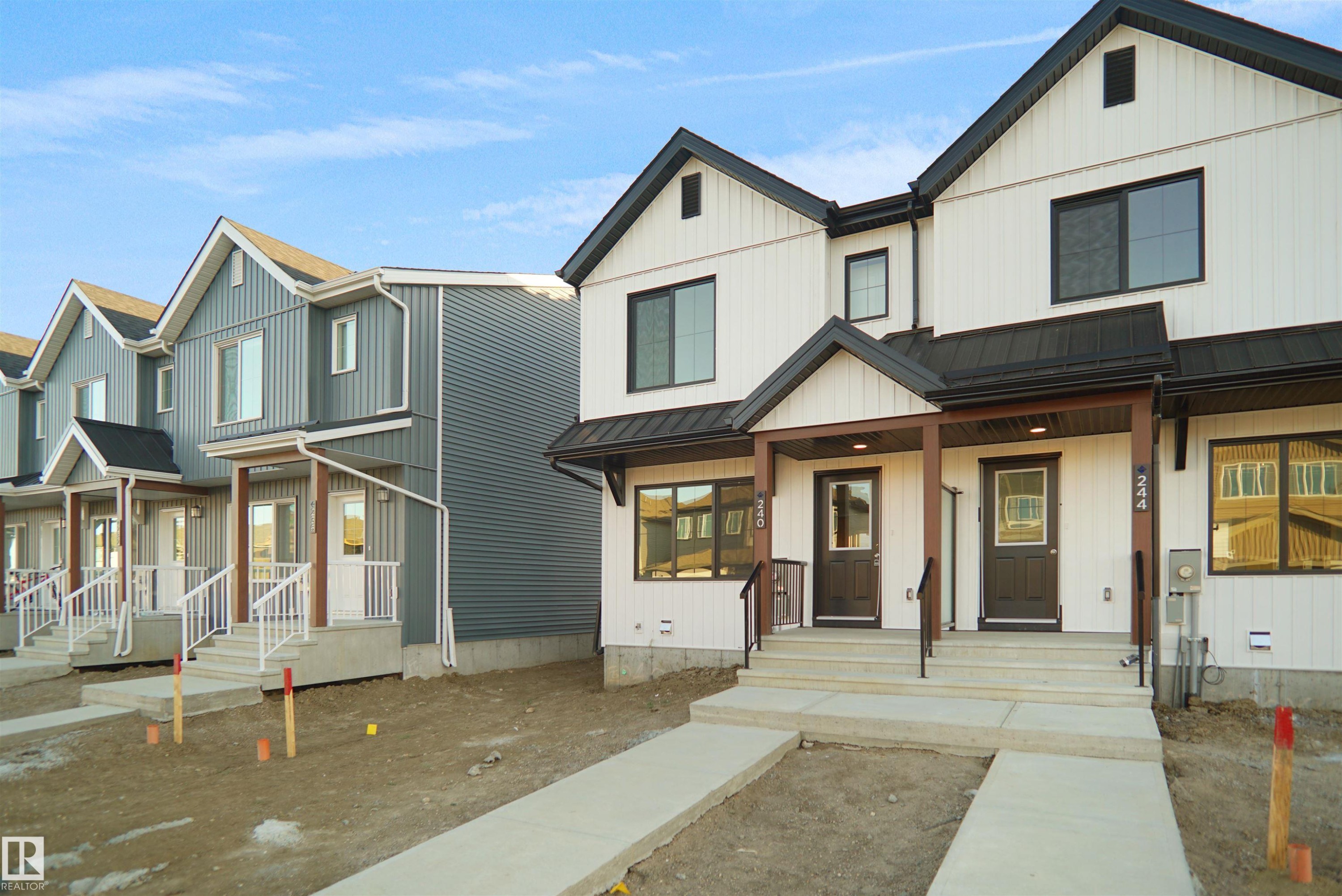 654 Uplands Drive, Edmonton, AB - Outdoor With Facade