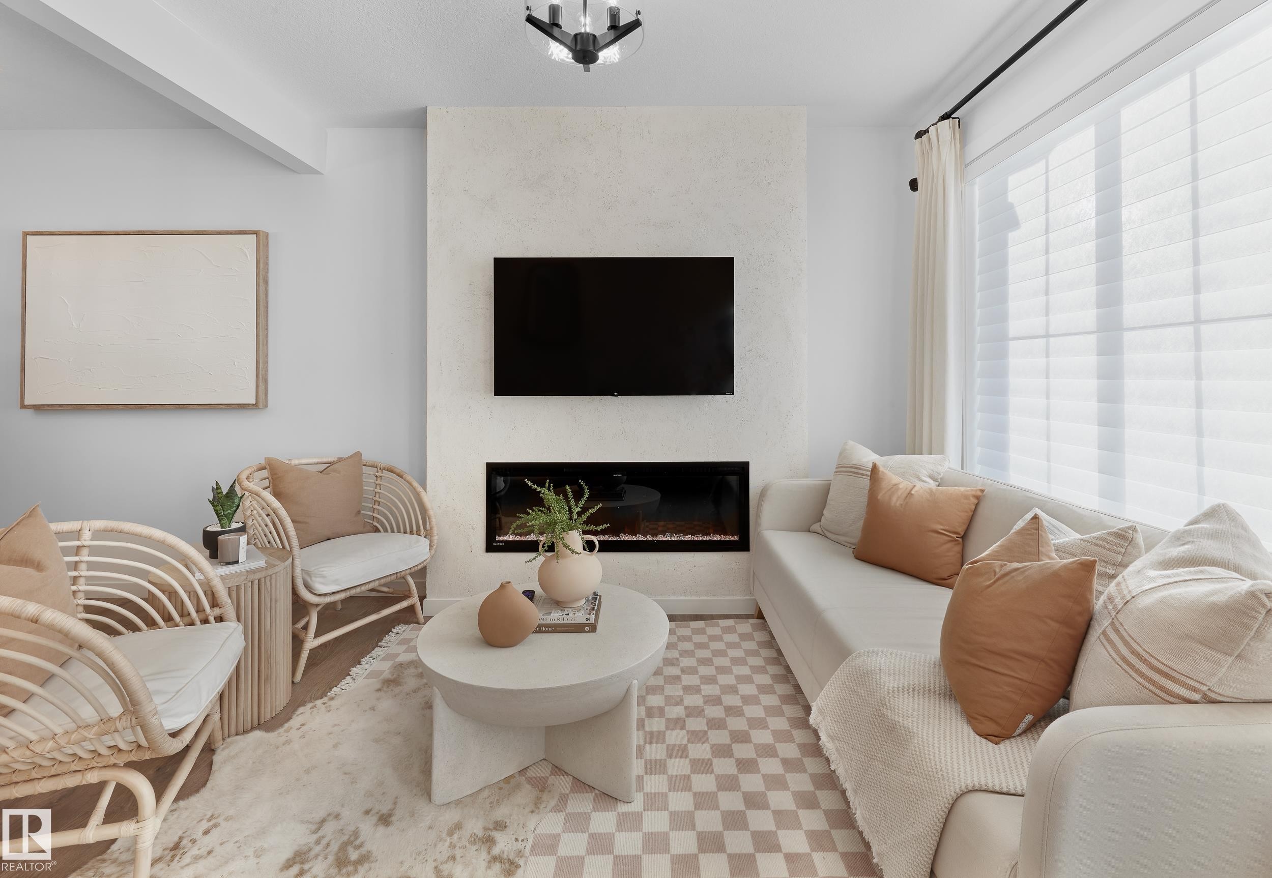 654 Uplands Drive, Edmonton, AB - Indoor Photo Showing Living Room With Fireplace