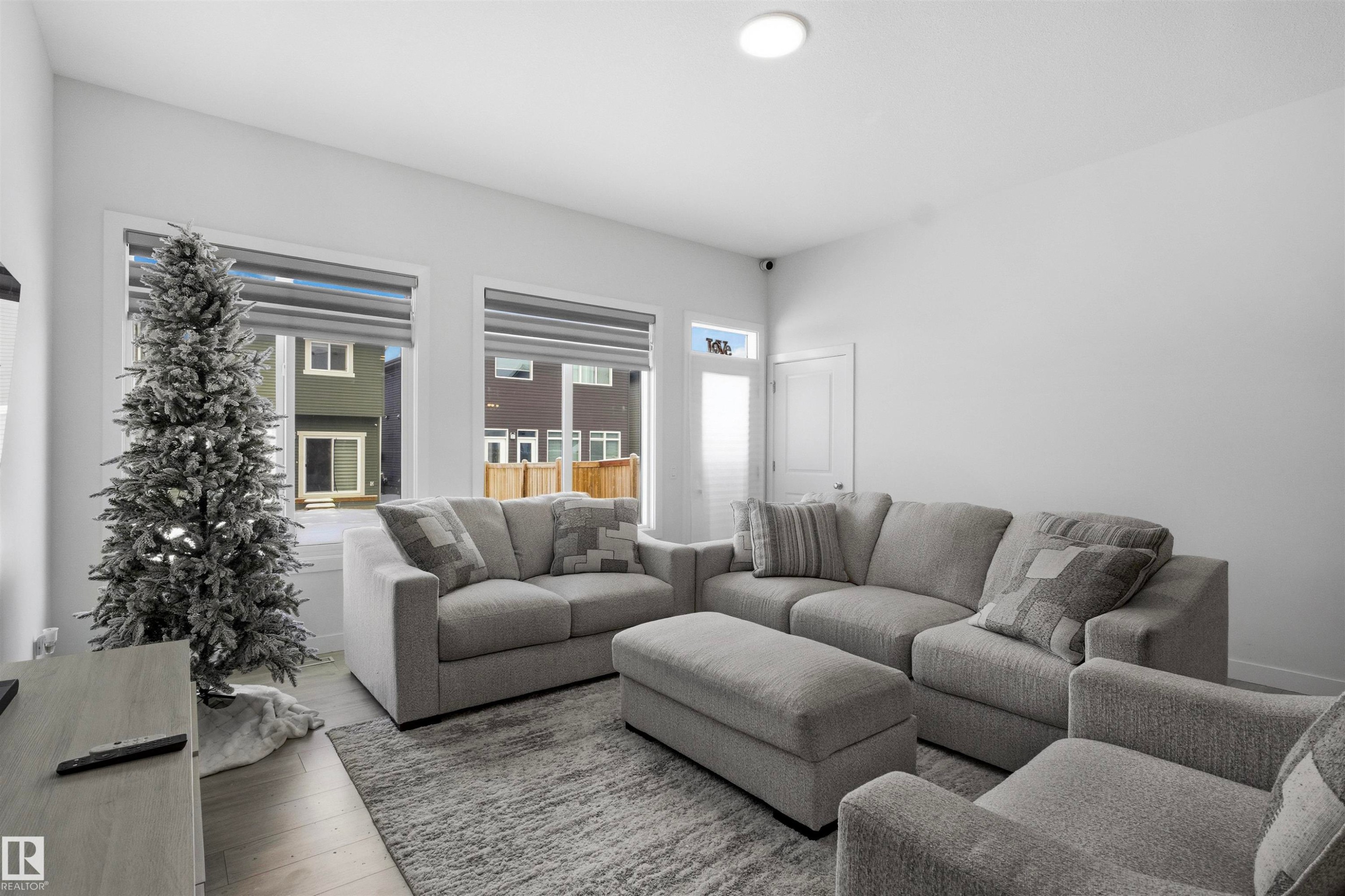 3888 Chrustawka Place, Edmonton, AB - Indoor Photo Showing Living Room