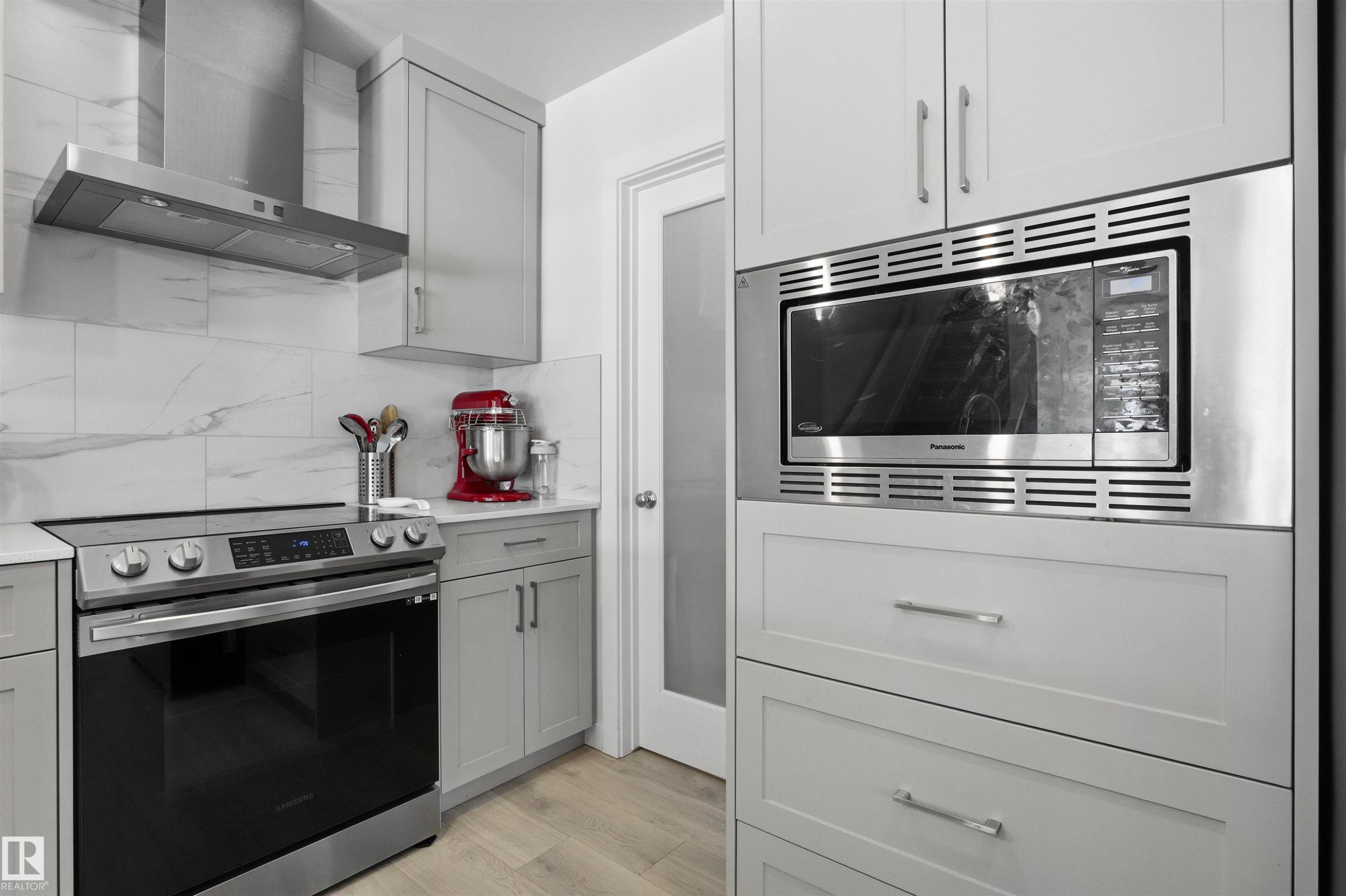 3888 Chrustawka Place, Edmonton, AB - Indoor Photo Showing Kitchen