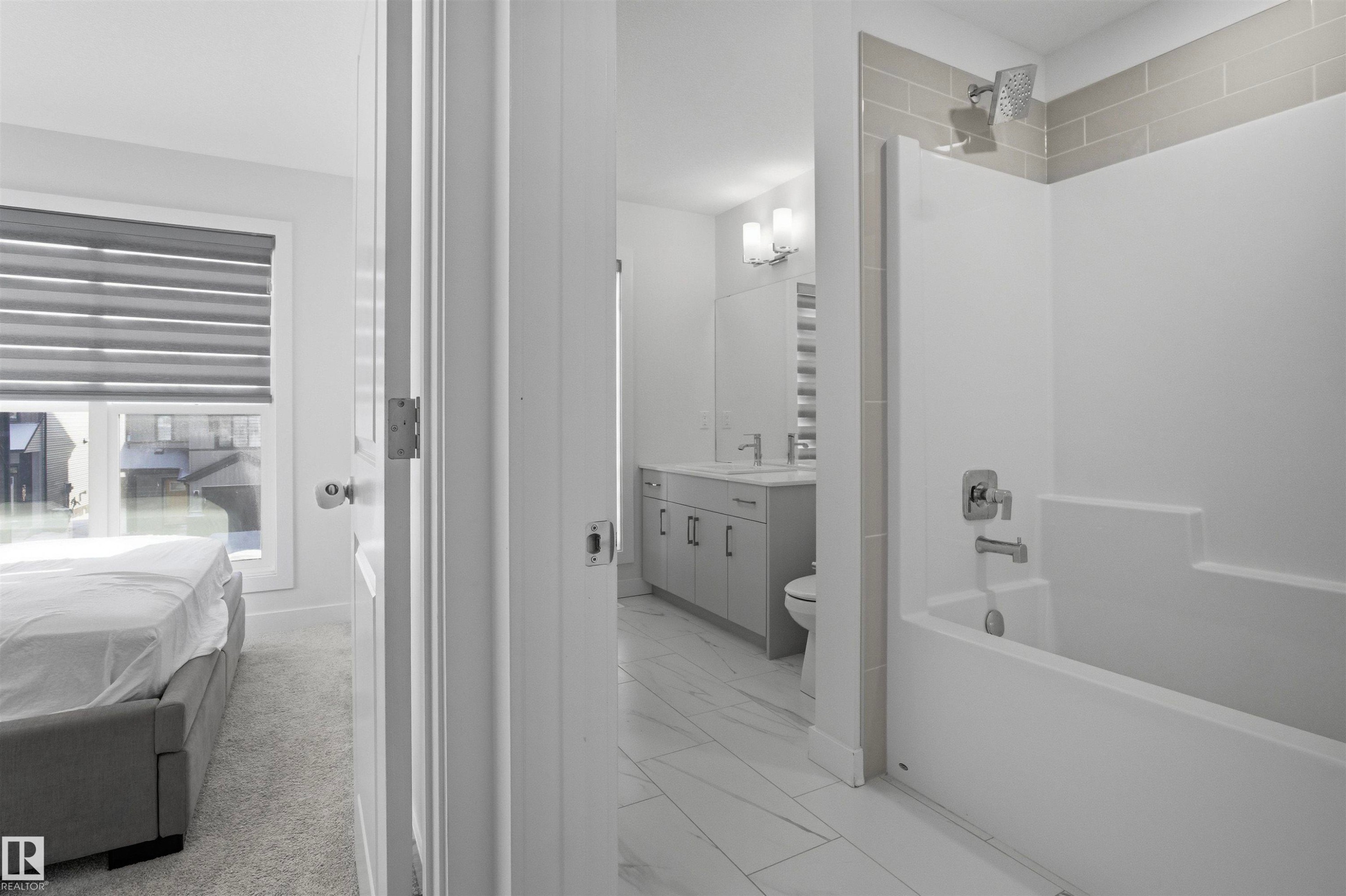 3888 Chrustawka Place, Edmonton, AB - Indoor Photo Showing Bathroom