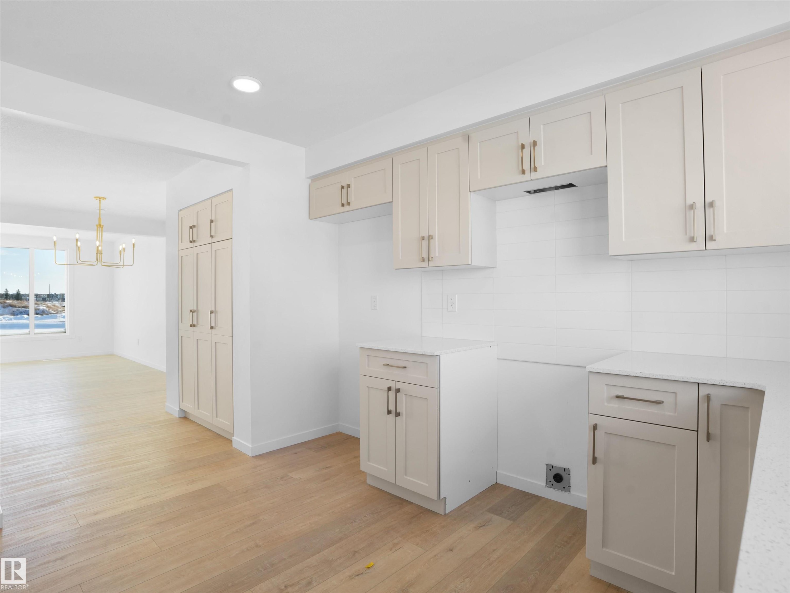 2706 Alces Way, Edmonton, AB - Indoor Photo Showing Kitchen