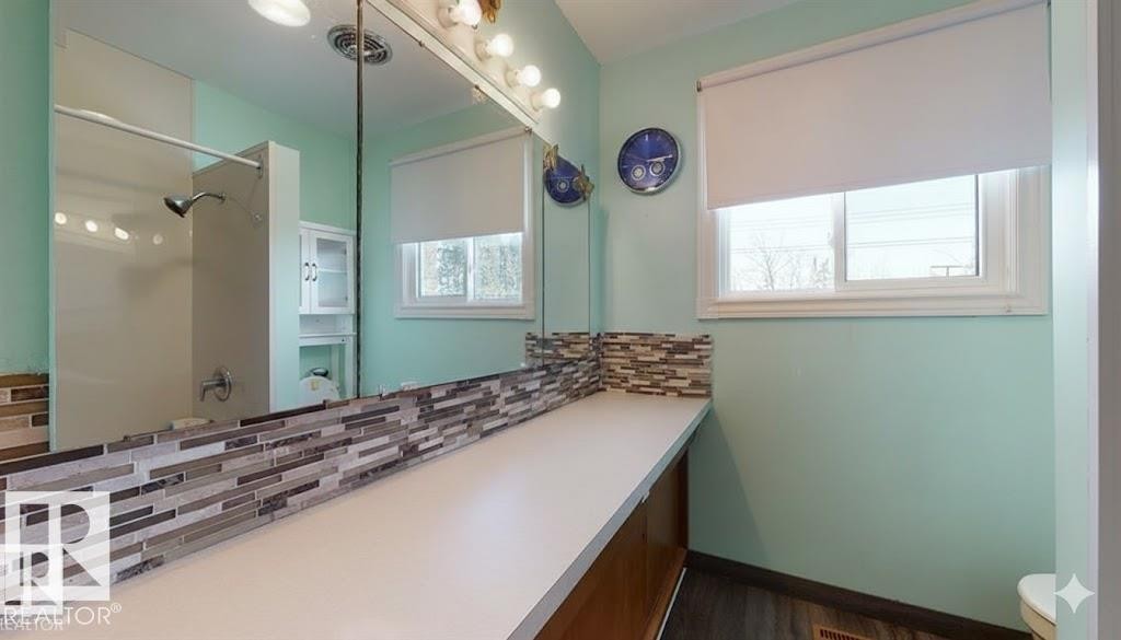 Full bathroom with vanity, backsplash, and healthy amount of natural light - 4706 53 St, Leduc, AB - Indoor Photo Showing Bathroom