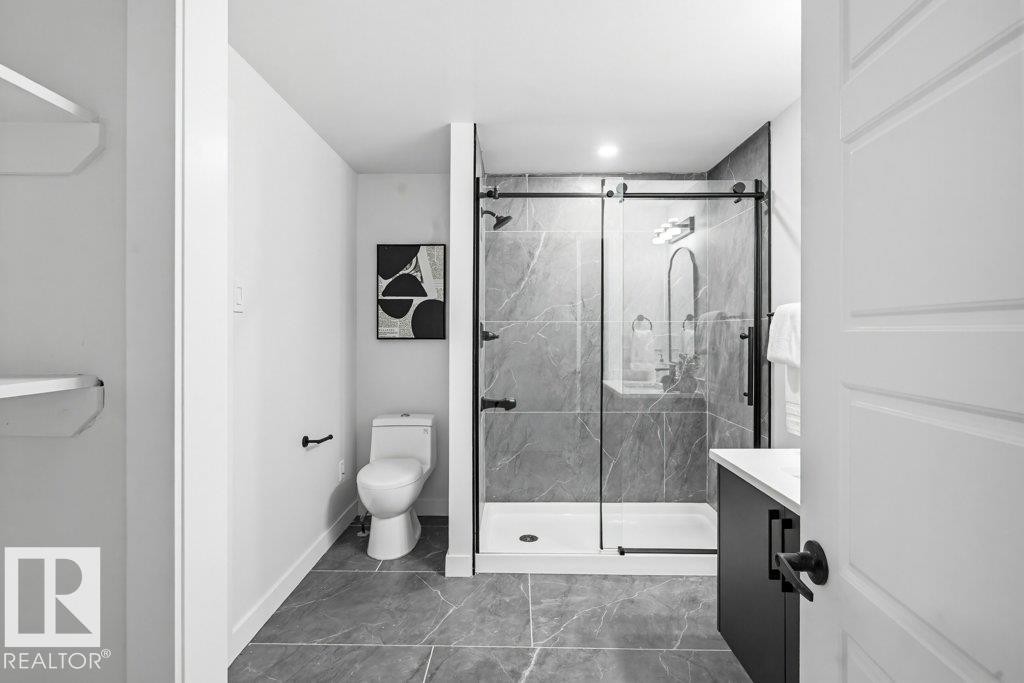16206 83 Avenue, Edmonton, AB - Indoor Photo Showing Bathroom