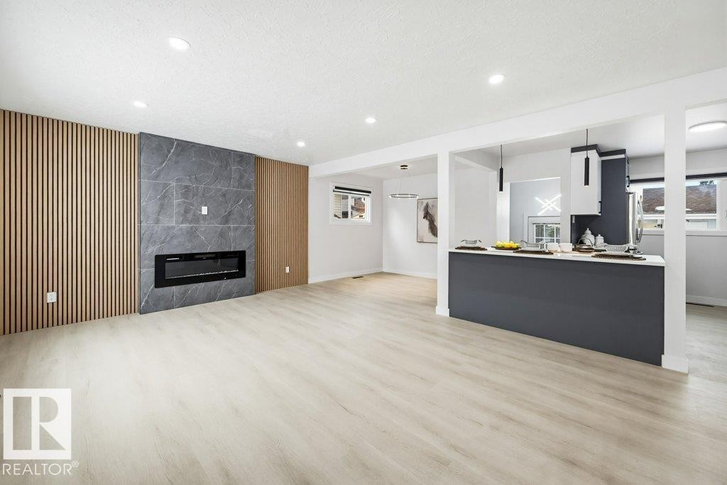 16206 83 Avenue, Edmonton, AB - Indoor With Fireplace