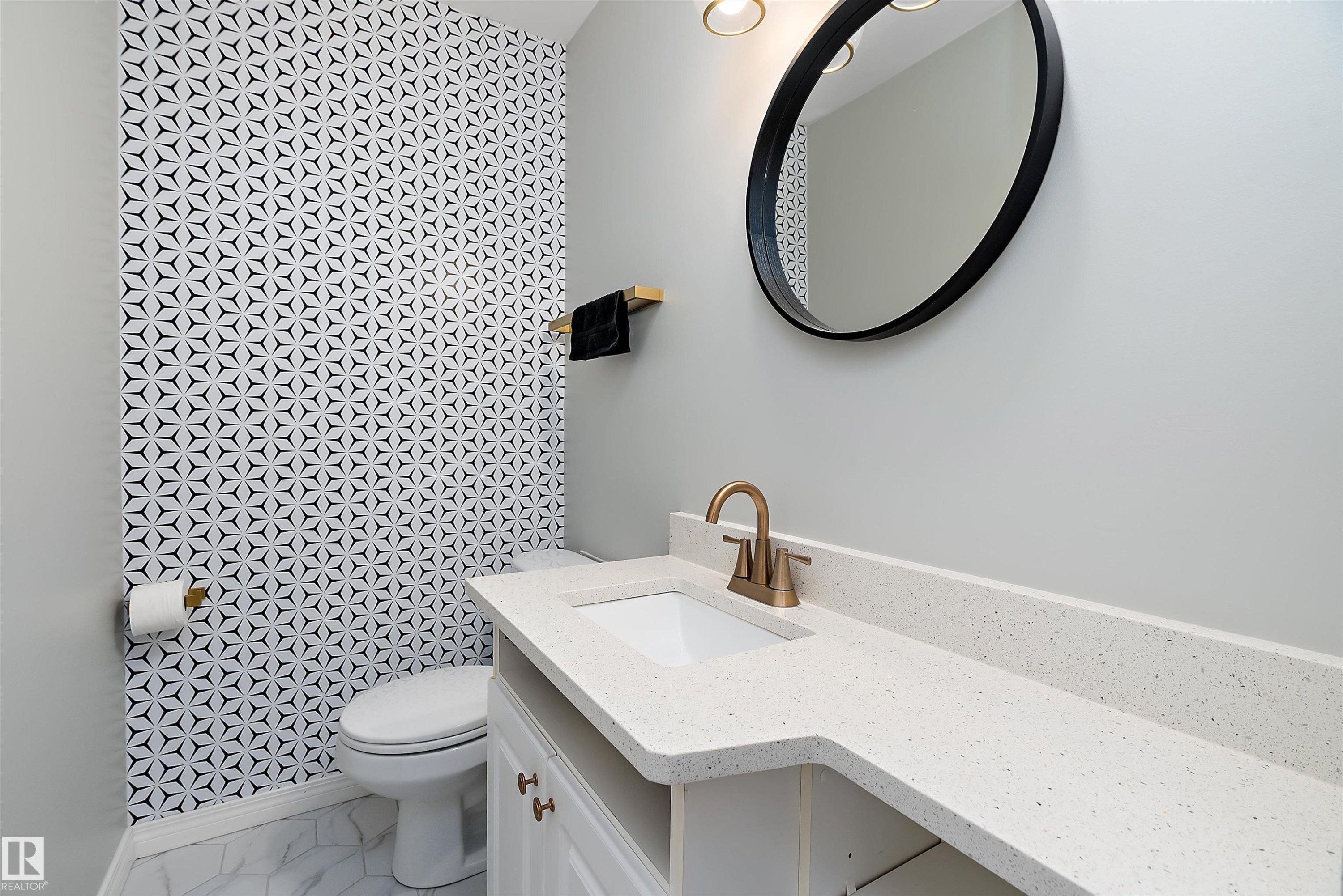 9239 Ottewell Road, Edmonton, AB - Indoor Photo Showing Bathroom