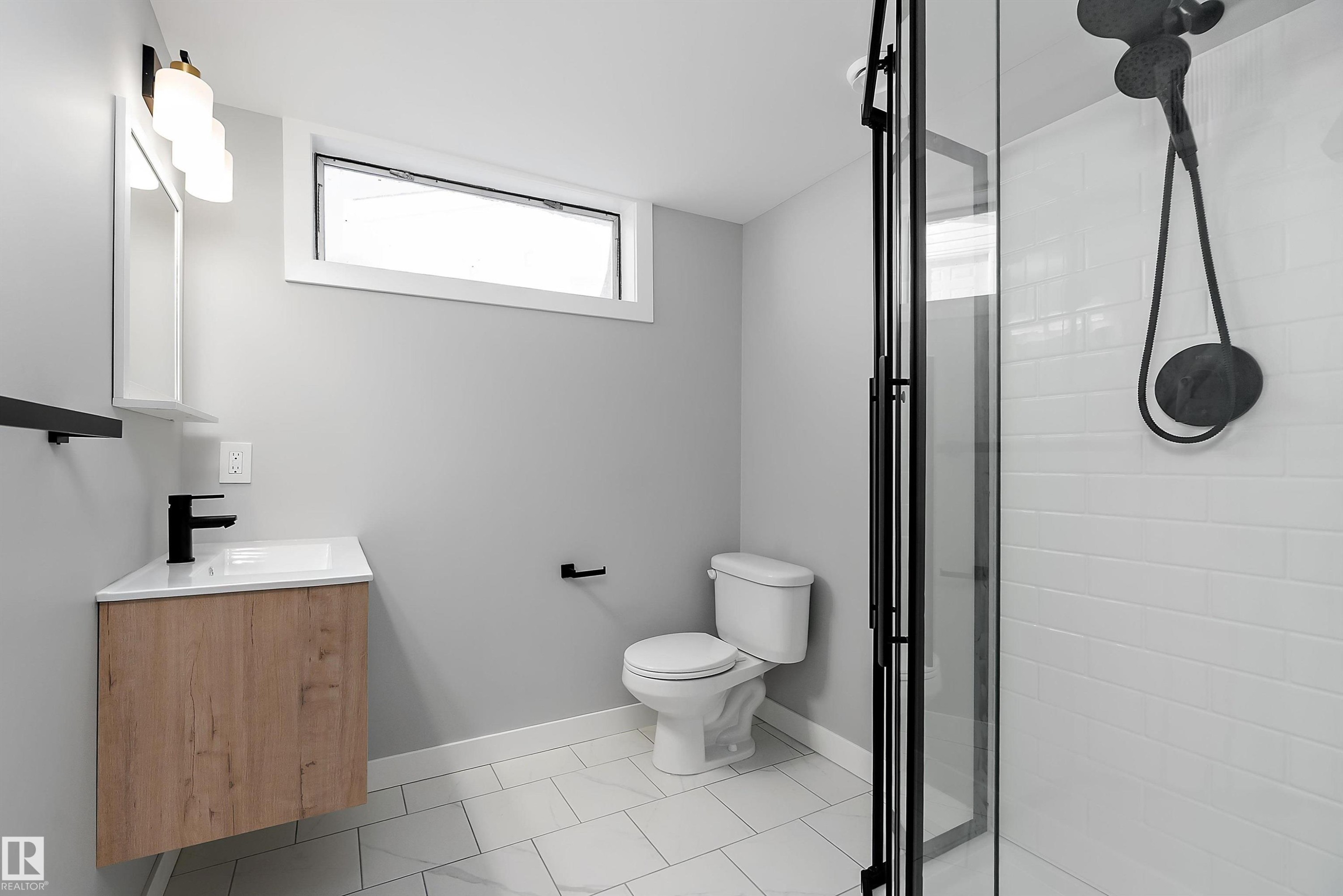 9239 Ottewell Road, Edmonton, AB - Indoor Photo Showing Bathroom