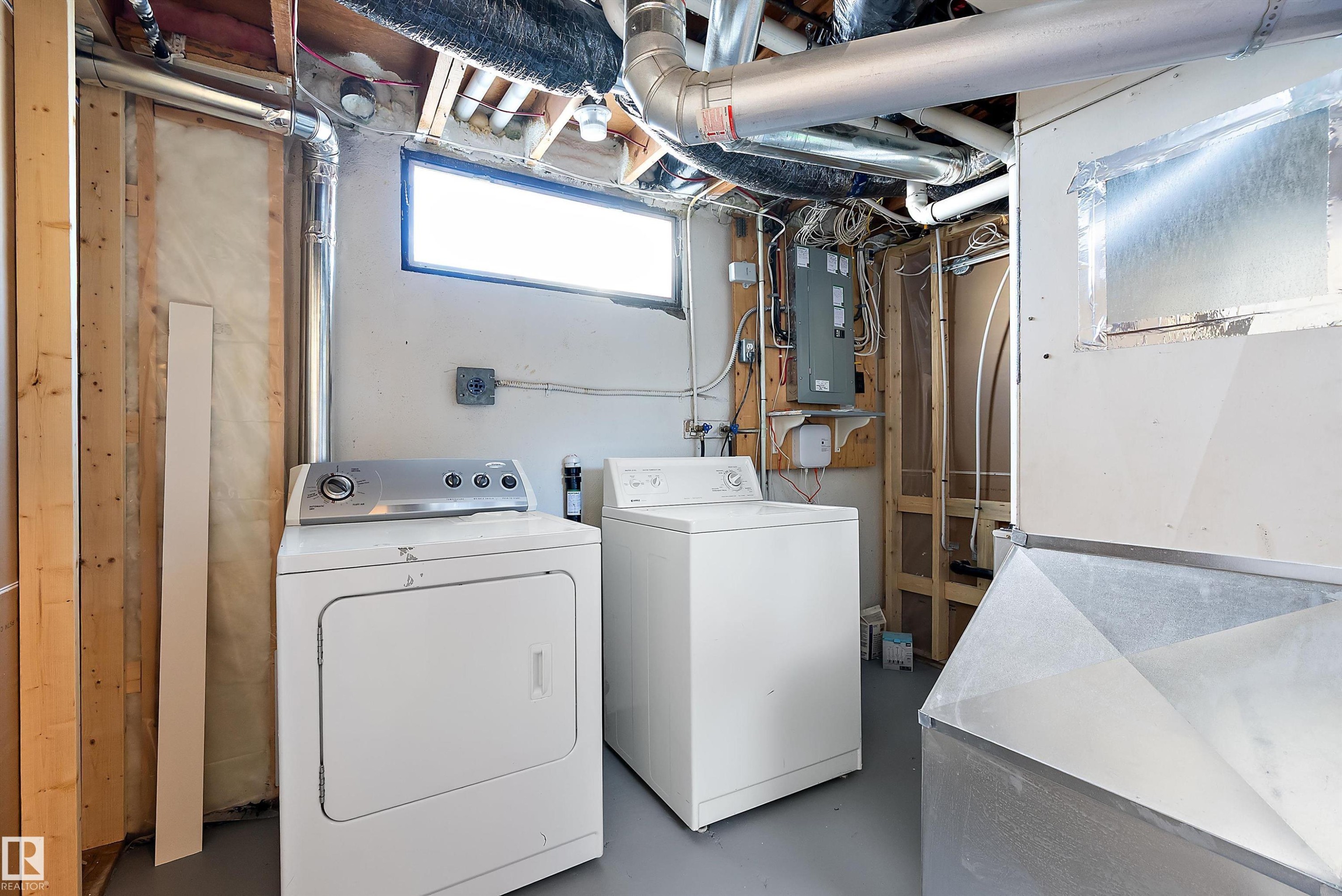 9239 Ottewell Road, Edmonton, AB - Indoor Photo Showing Laundry Room