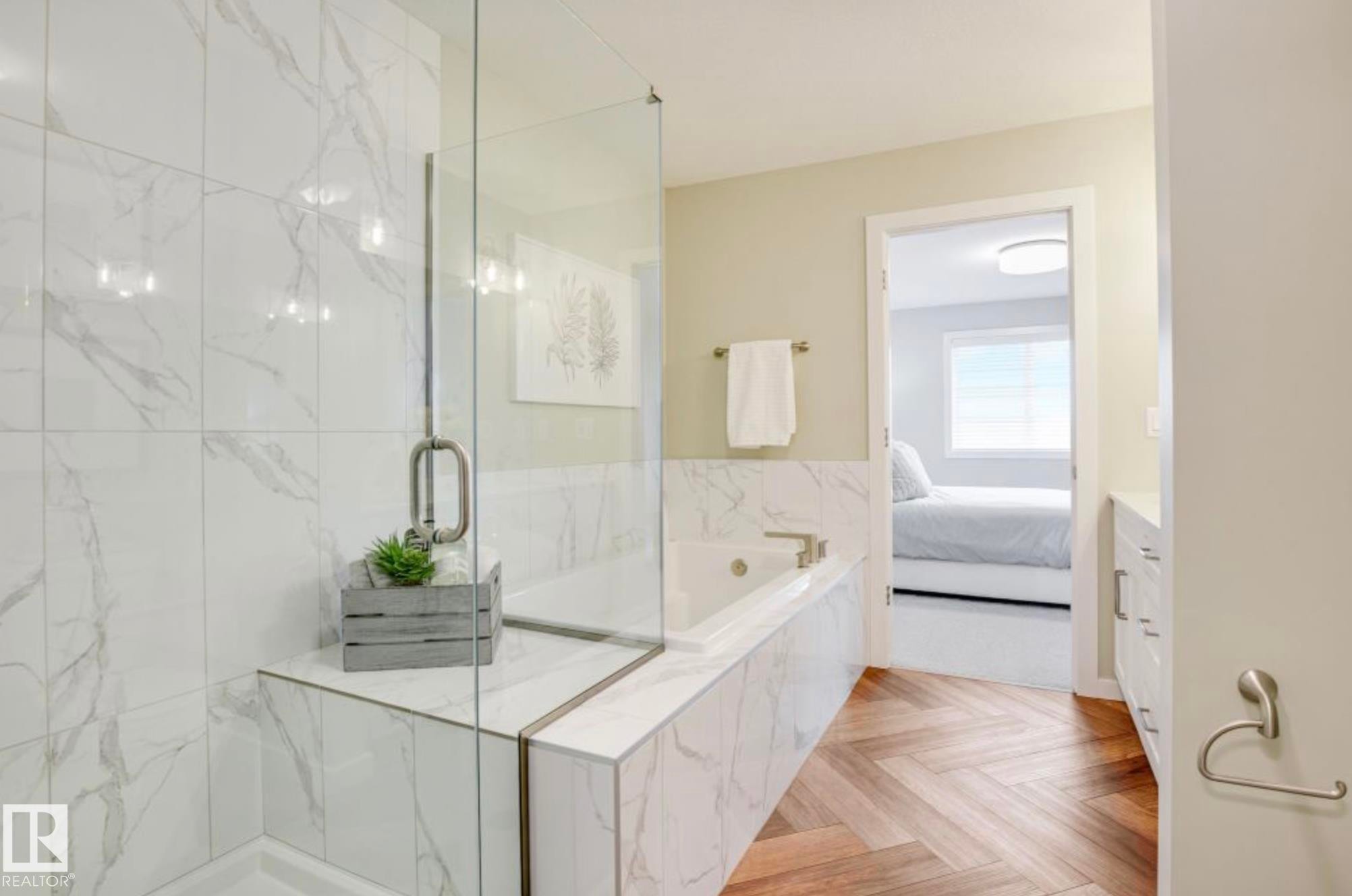 17355 3 Street, Edmonton, AB - Indoor Photo Showing Bathroom