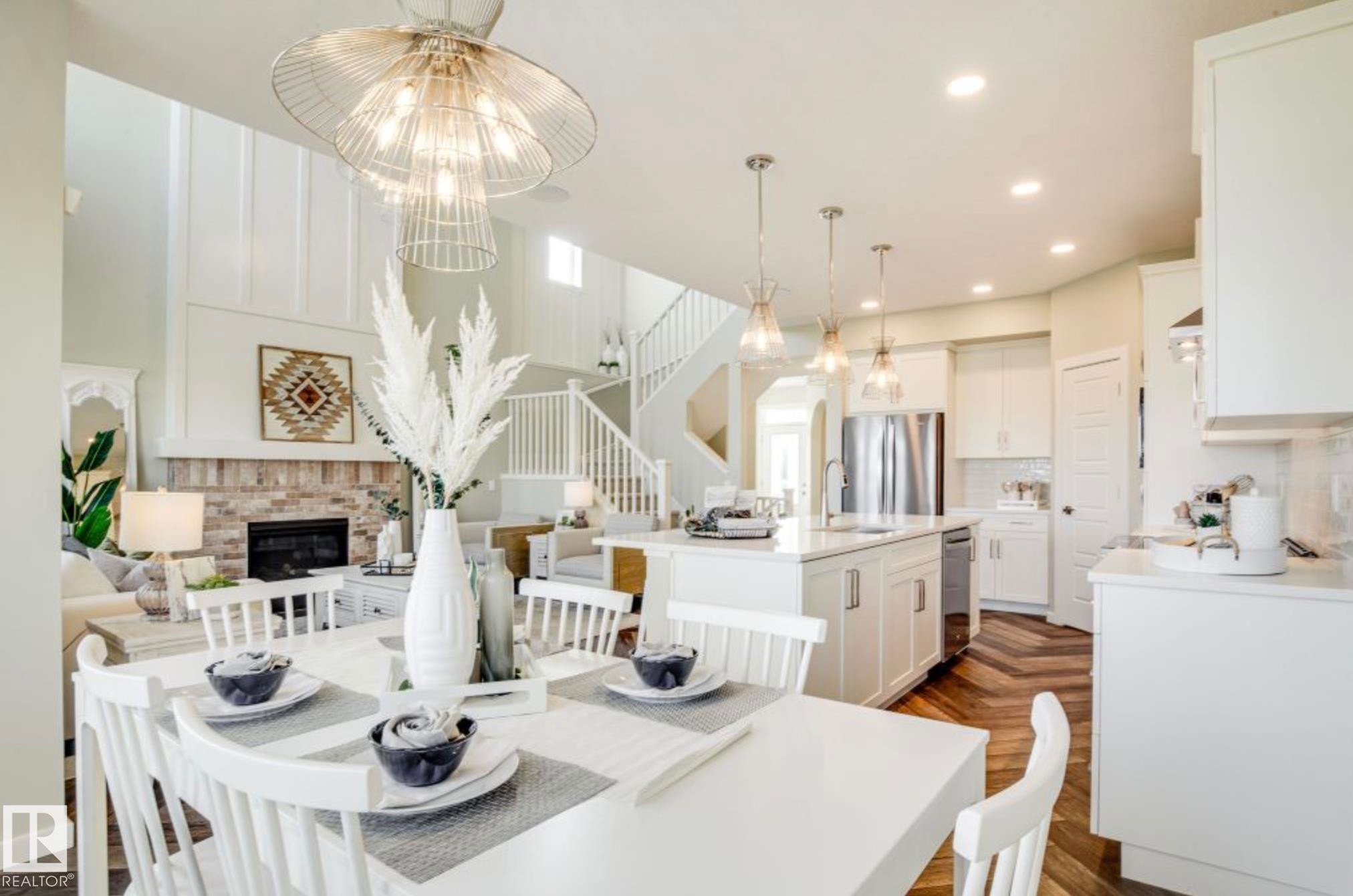 17355 3 Street, Edmonton, AB - Indoor Photo Showing Dining Room
