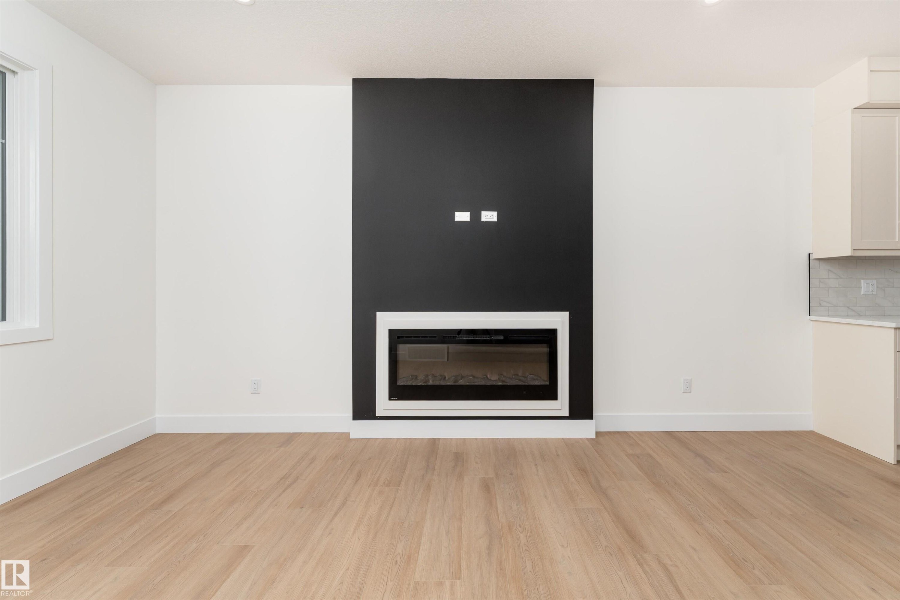 3103 Magpie Way, Edmonton, AB - Indoor Photo Showing Living Room With Fireplace