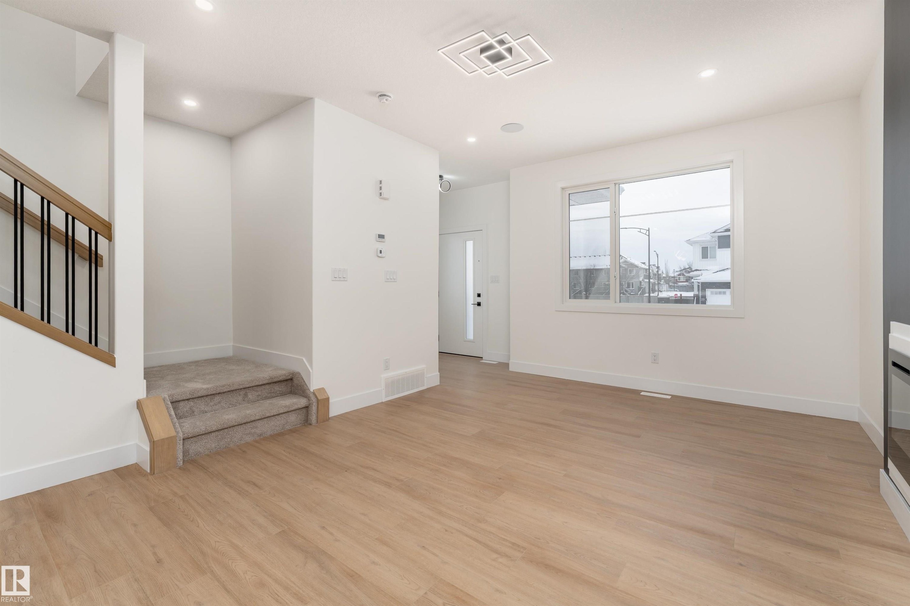 3103 Magpie Way, Edmonton, AB - Indoor Photo Showing Other Room