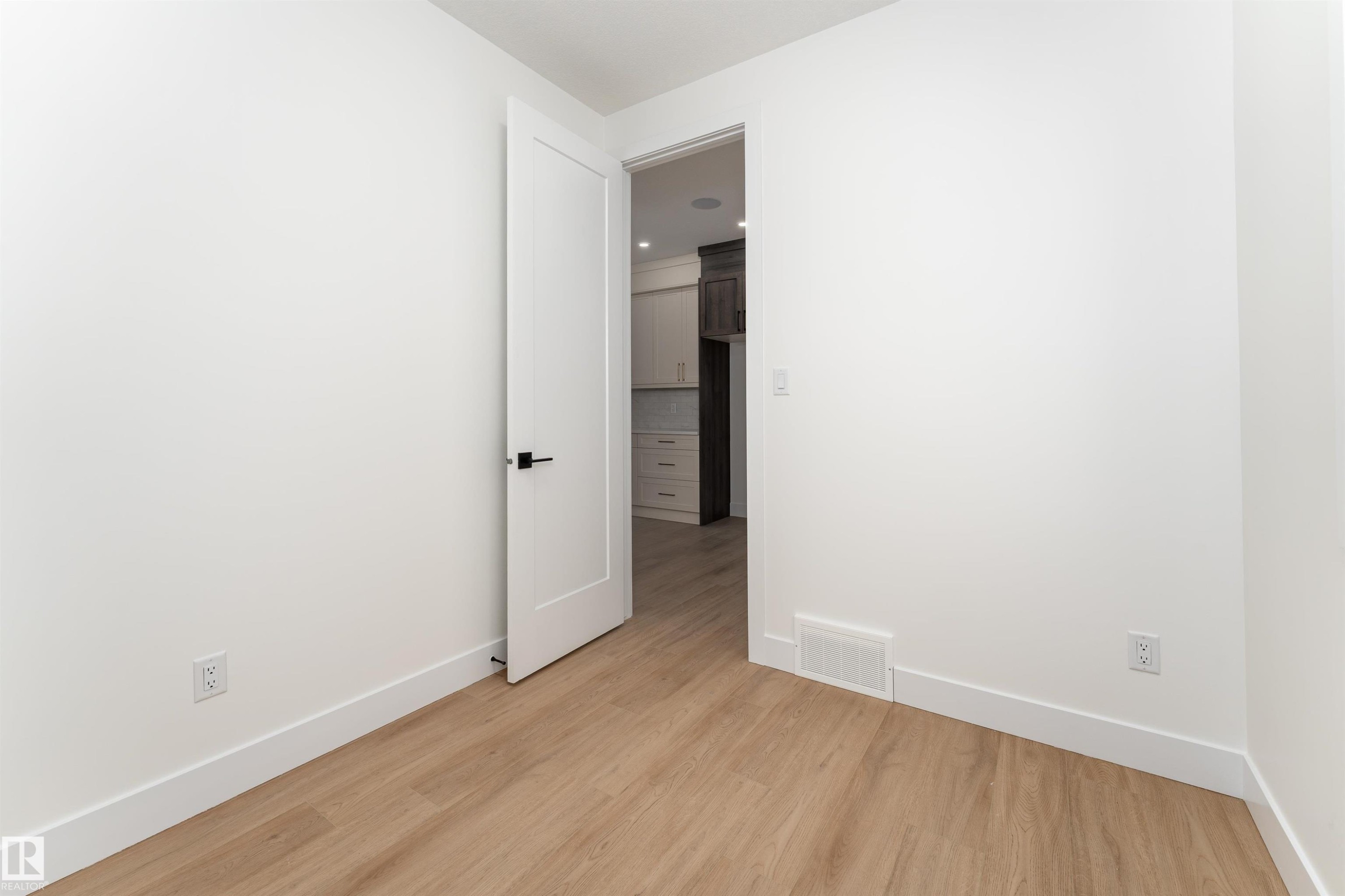 3103 Magpie Way, Edmonton, AB - Indoor Photo Showing Other Room