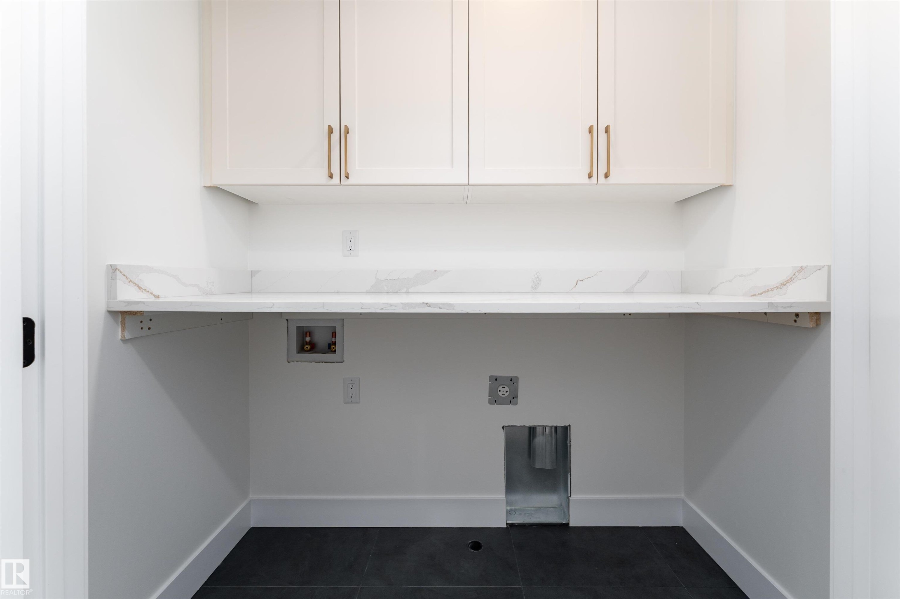 3103 Magpie Way, Edmonton, AB - Indoor With Storage