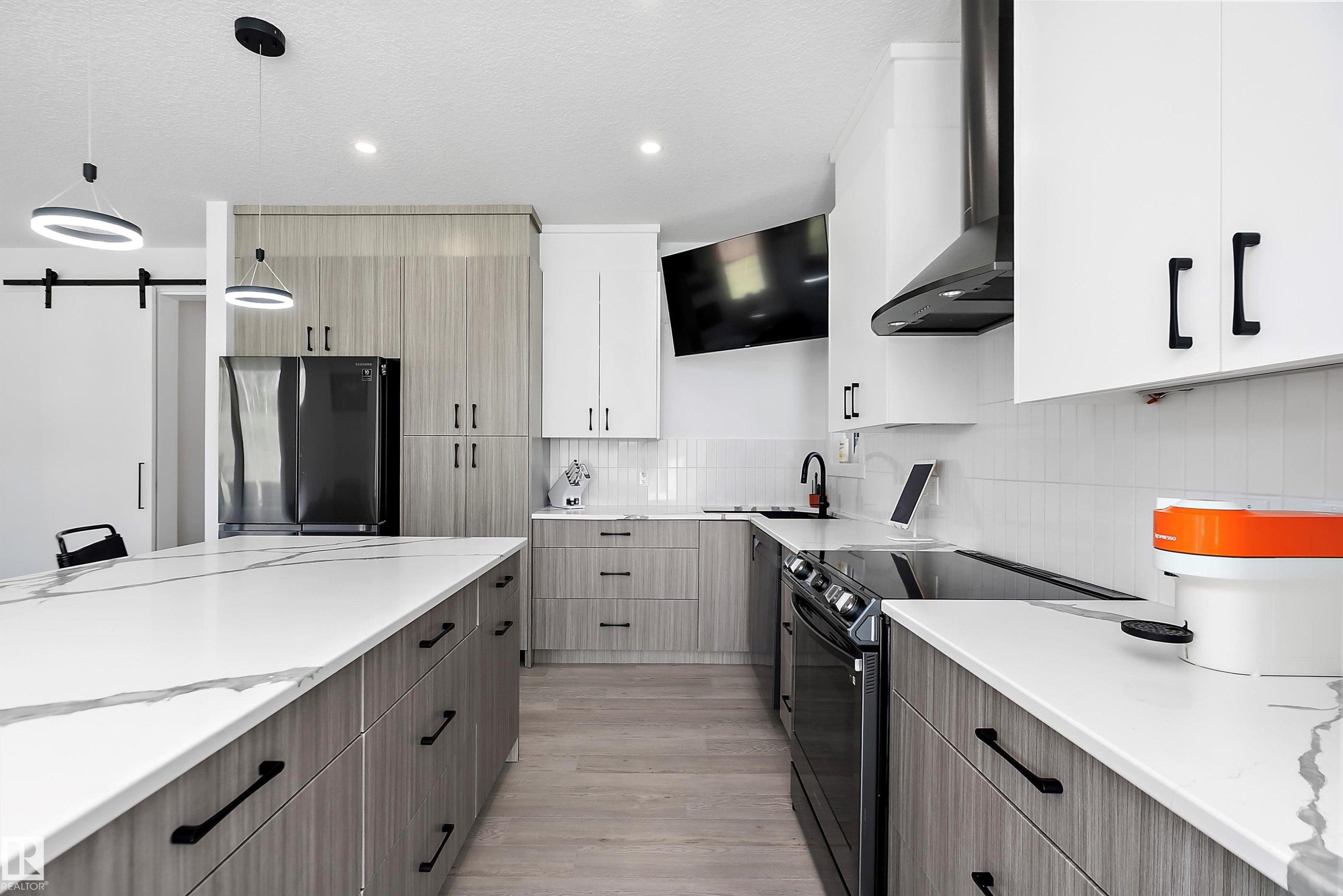 #621 55101 Ste. Anne Trail, Rural Lac Ste. Anne County, AB - Indoor Photo Showing Kitchen