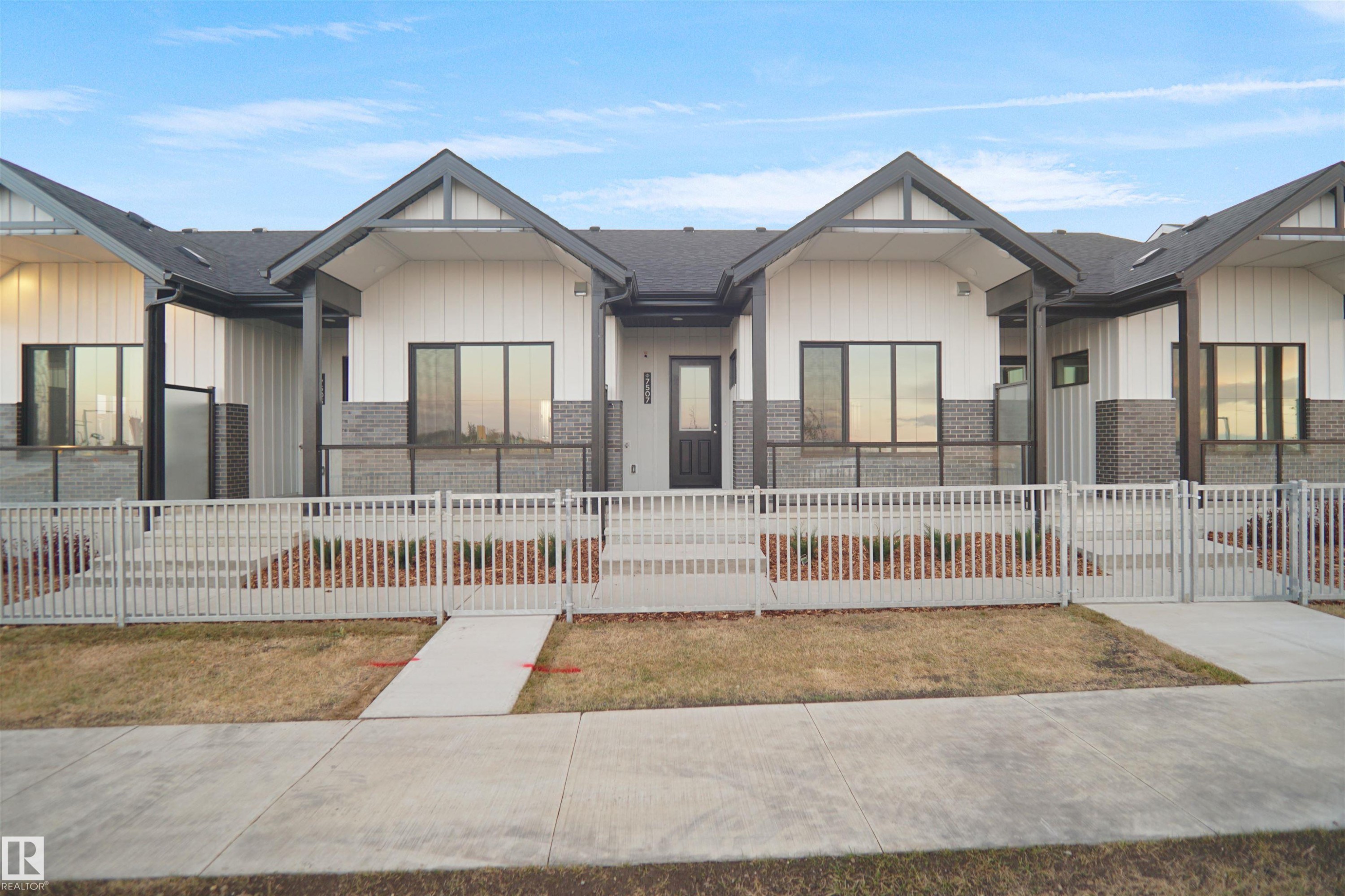 7515 Observer Lane, Edmonton, AB - Outdoor With Facade