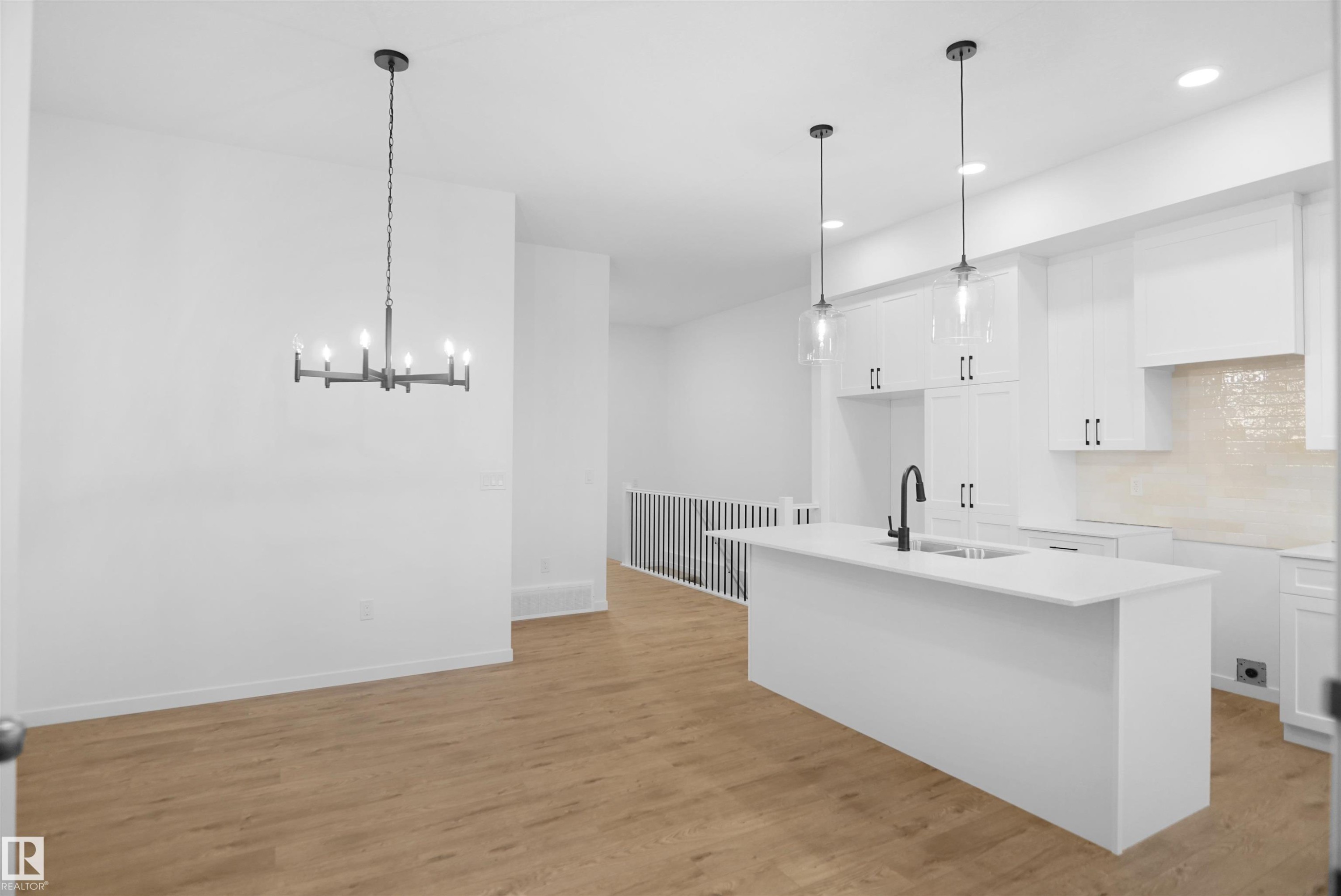 7515 Observer Lane, Edmonton, AB - Indoor Photo Showing Kitchen With Upgraded Kitchen