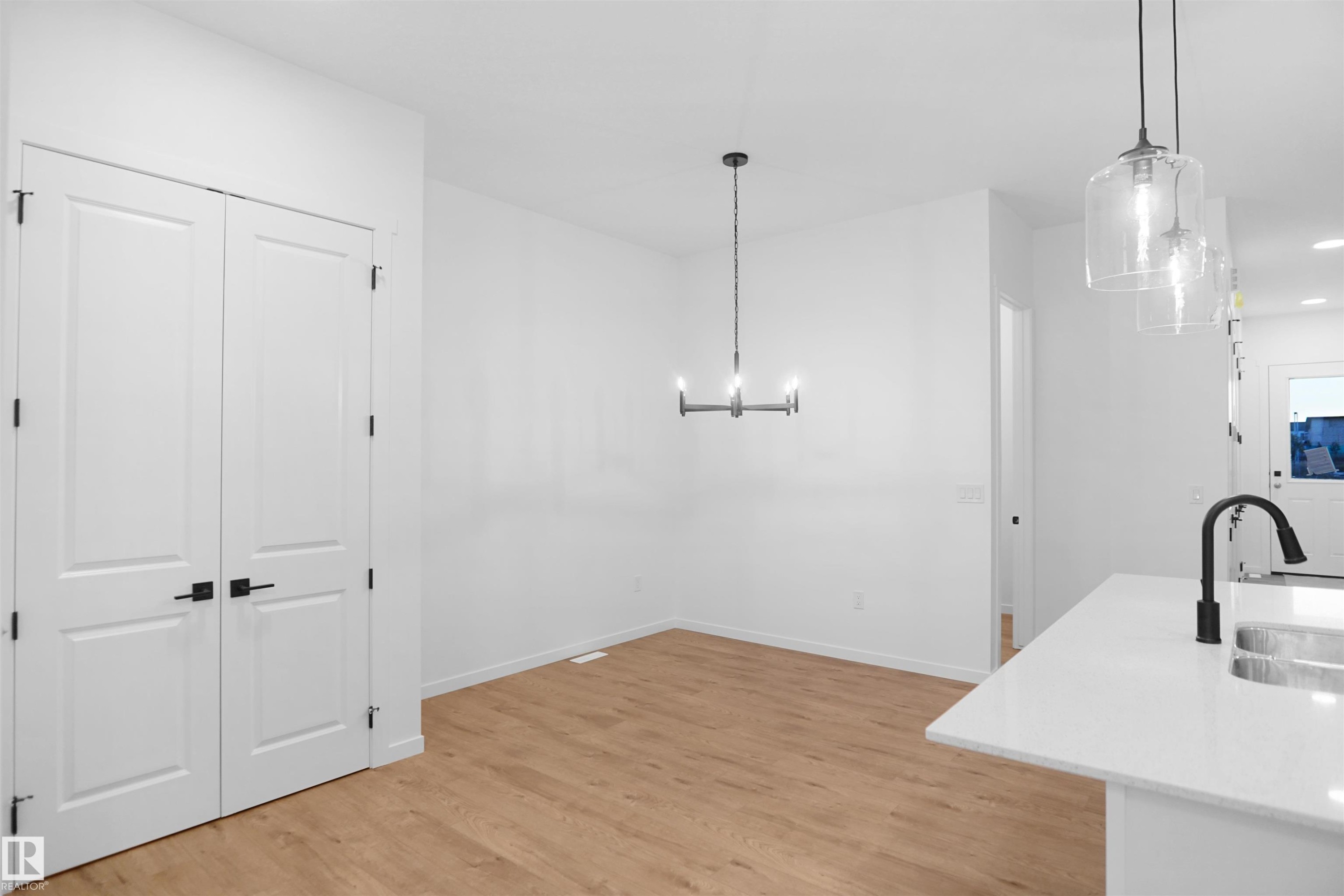 7515 Observer Lane, Edmonton, AB - Indoor