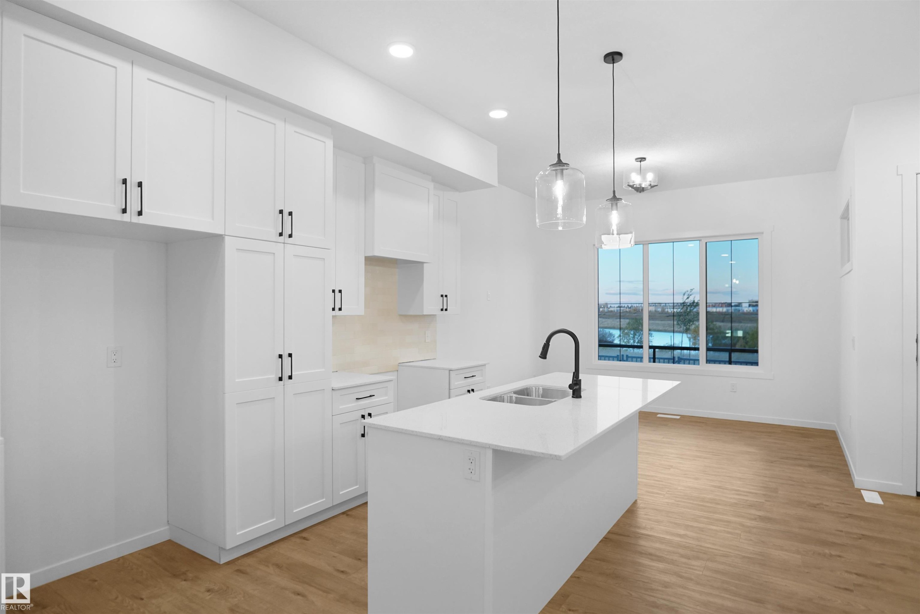 7515 Observer Lane, Edmonton, AB - Indoor Photo Showing Kitchen With Double Sink With Upgraded Kitchen