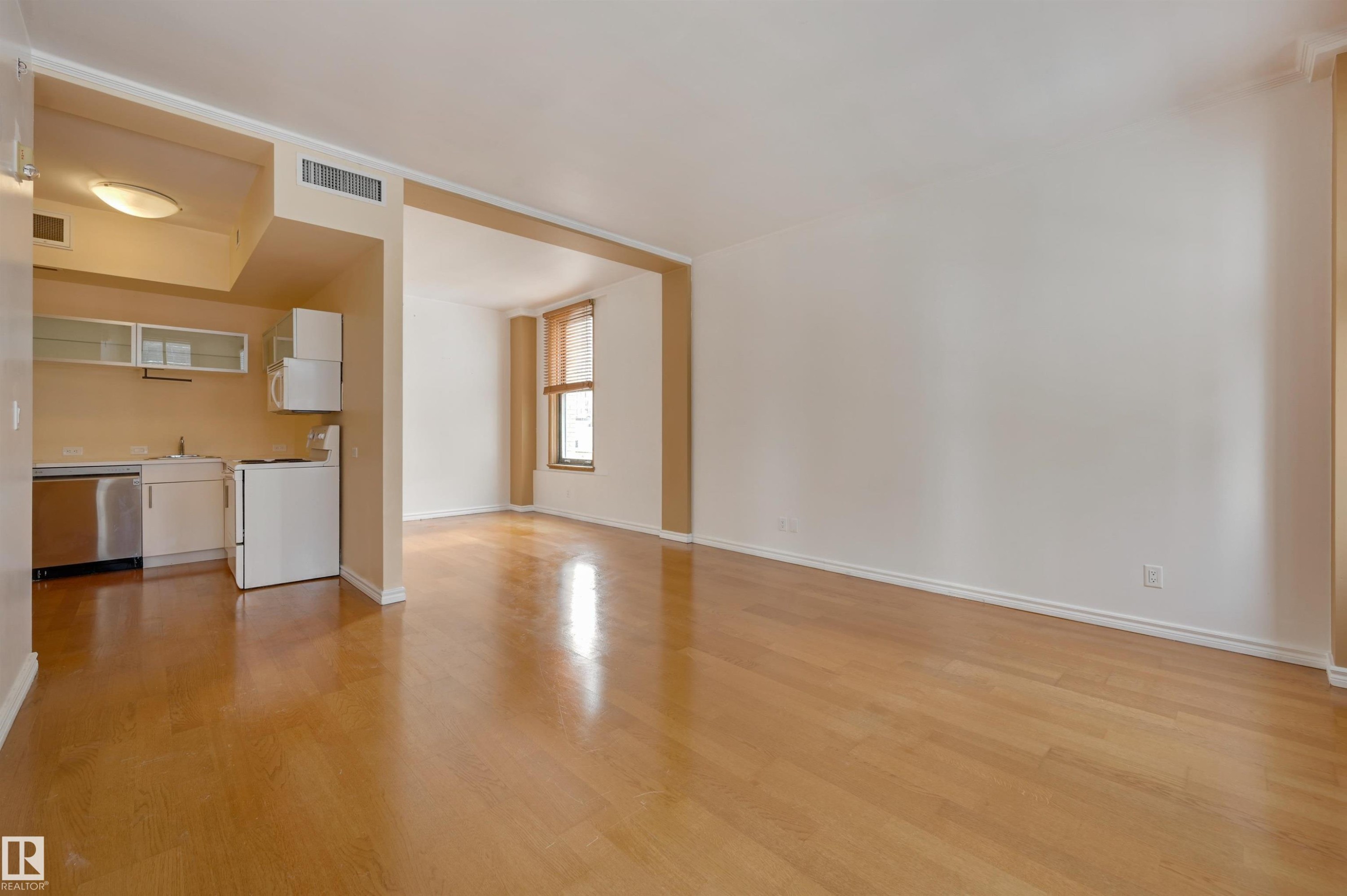 902 10134 100 Street, Edmonton, AB - Indoor