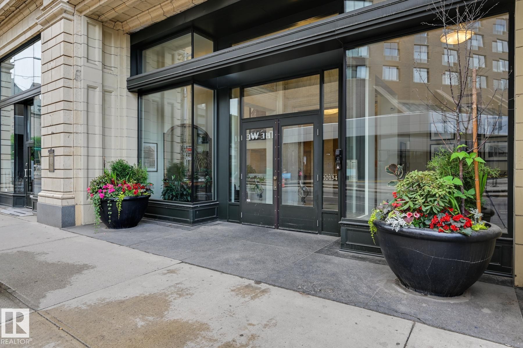 902 10134 100 Street, Edmonton, AB - Outdoor