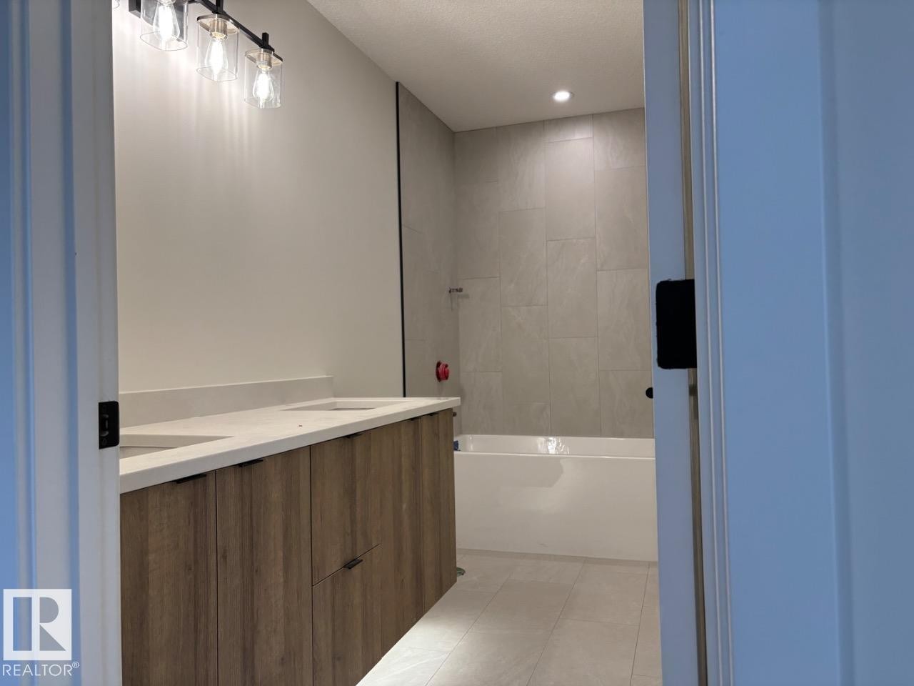 7928 97 Avenue Nw, Edmonton, AB
