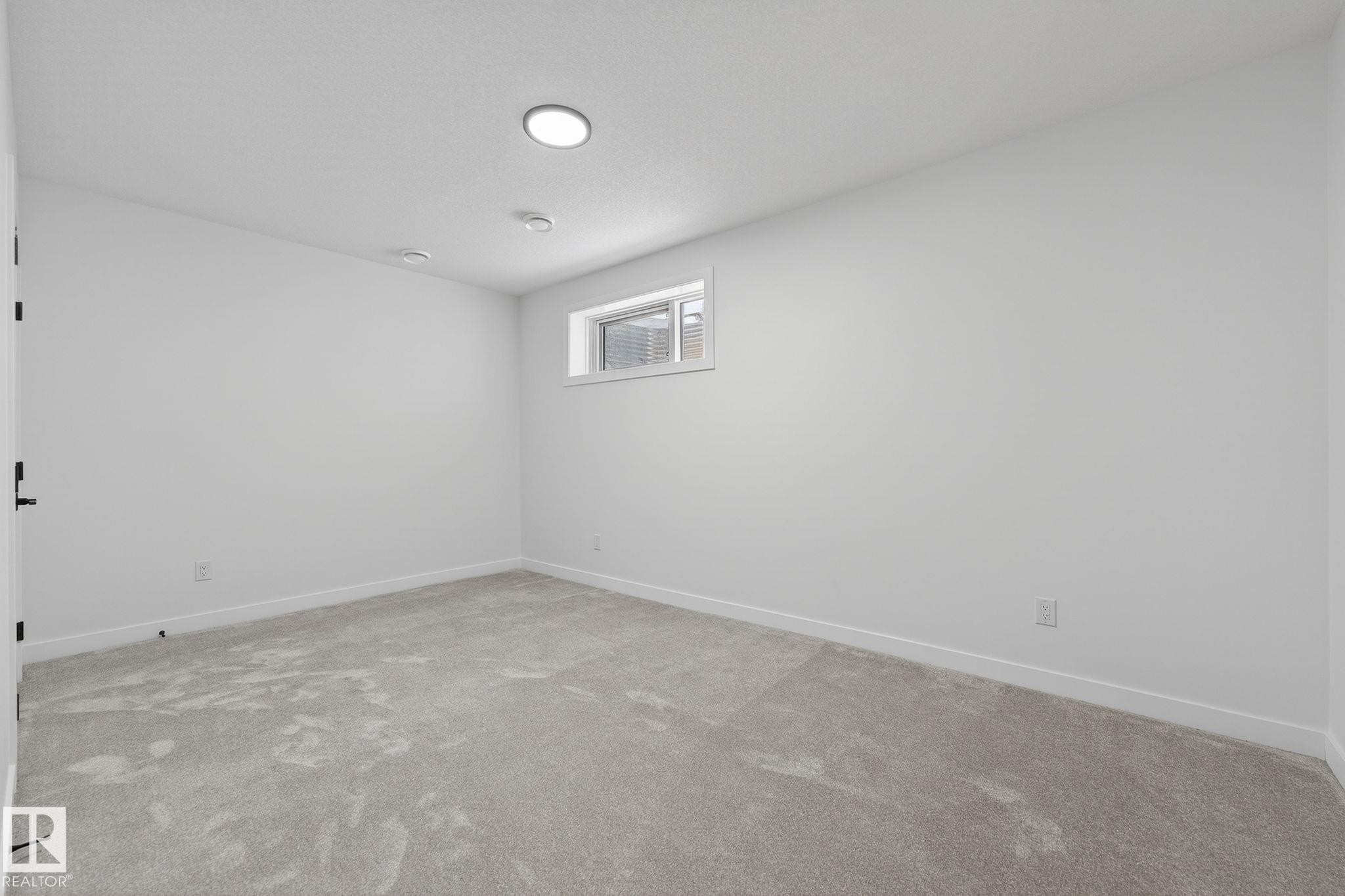 Unfurnished room with baseboards and light colored carpet - 3318 Chickadee Drive, Edmonton, AB - Indoor Photo Showing Other Room