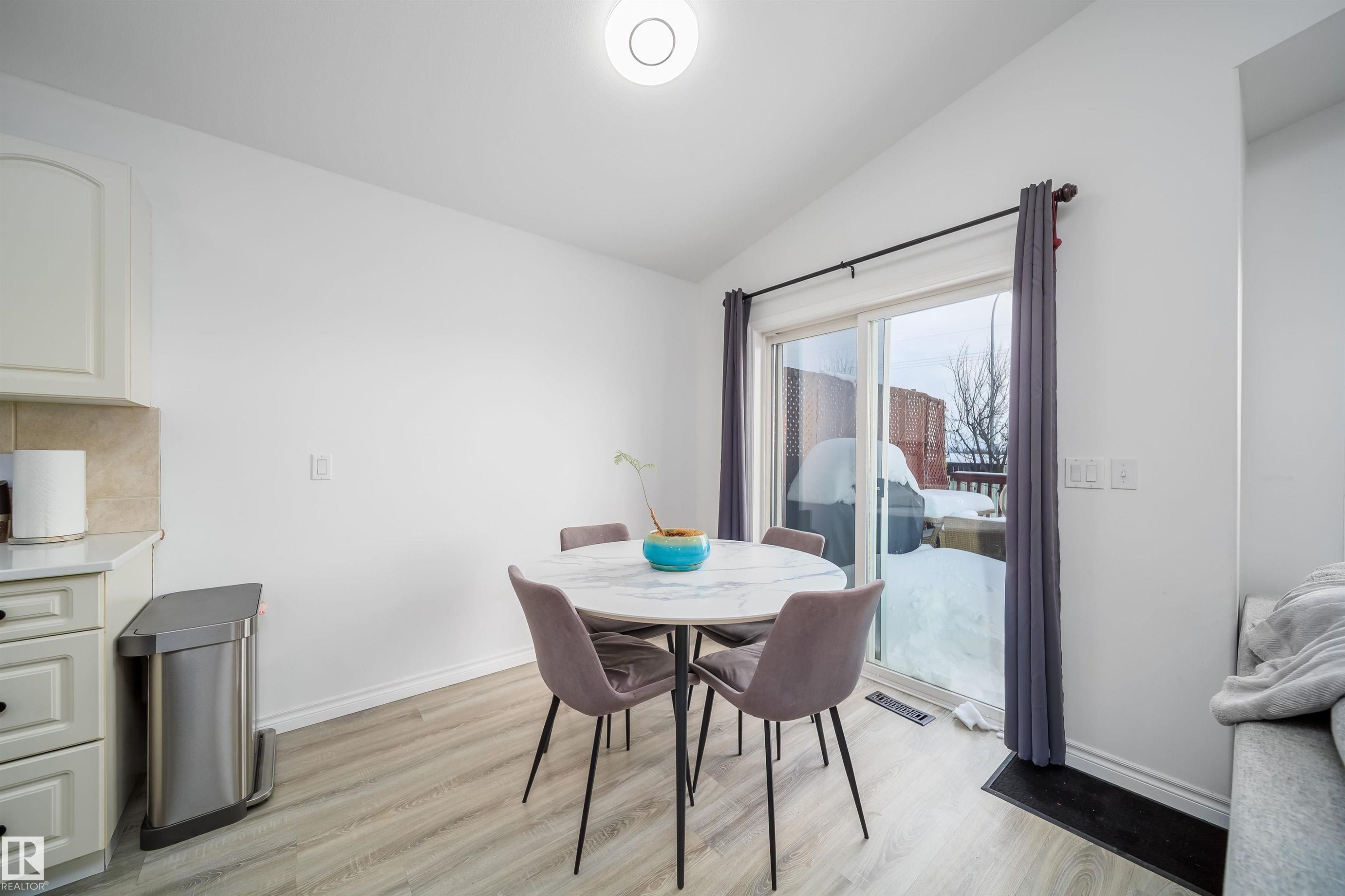 Dining space with vaulted ceiling and light wood finished floors - 1179 Oakland Drive, Devon, AB - Indoor Photo Showing Dining Room