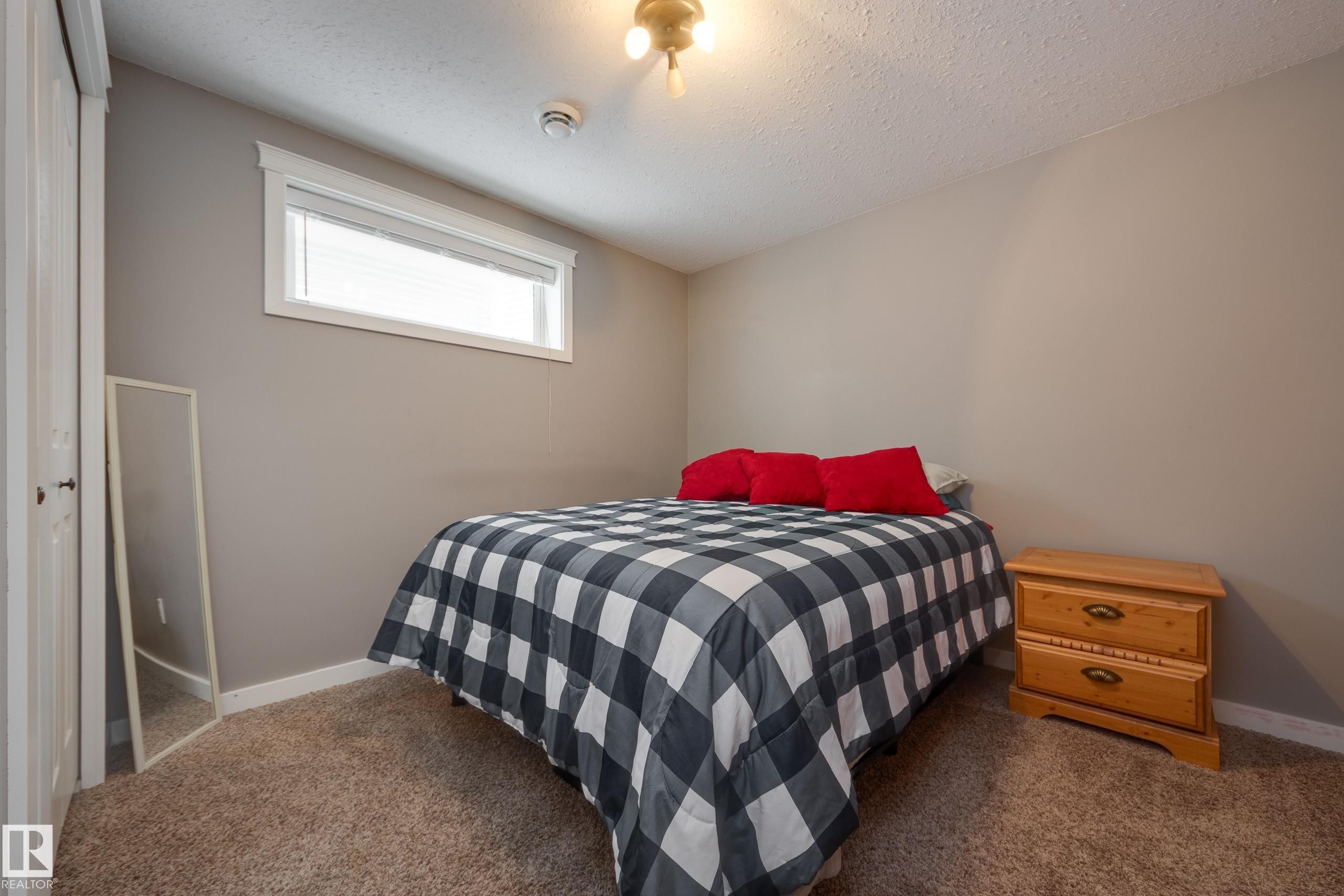 5 Greenbriar Place, Stony Plain, AB - Indoor Photo Showing Bedroom