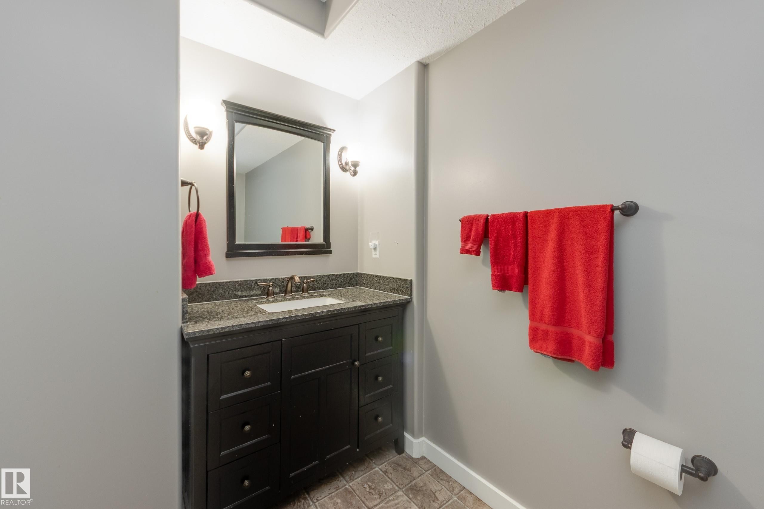 5 Greenbriar Place, Stony Plain, AB - Indoor Photo Showing Bathroom