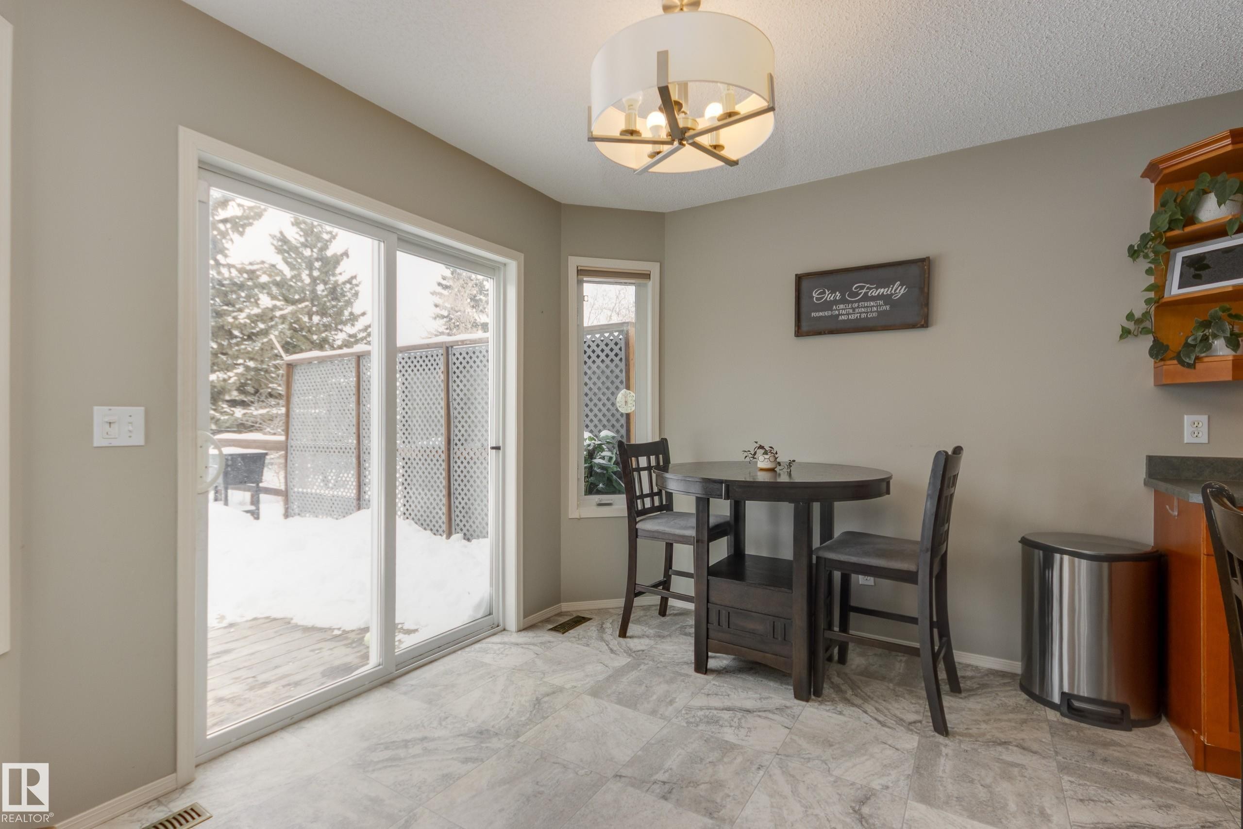 5 Greenbriar Place, Stony Plain, AB - Indoor Photo Showing Dining Room