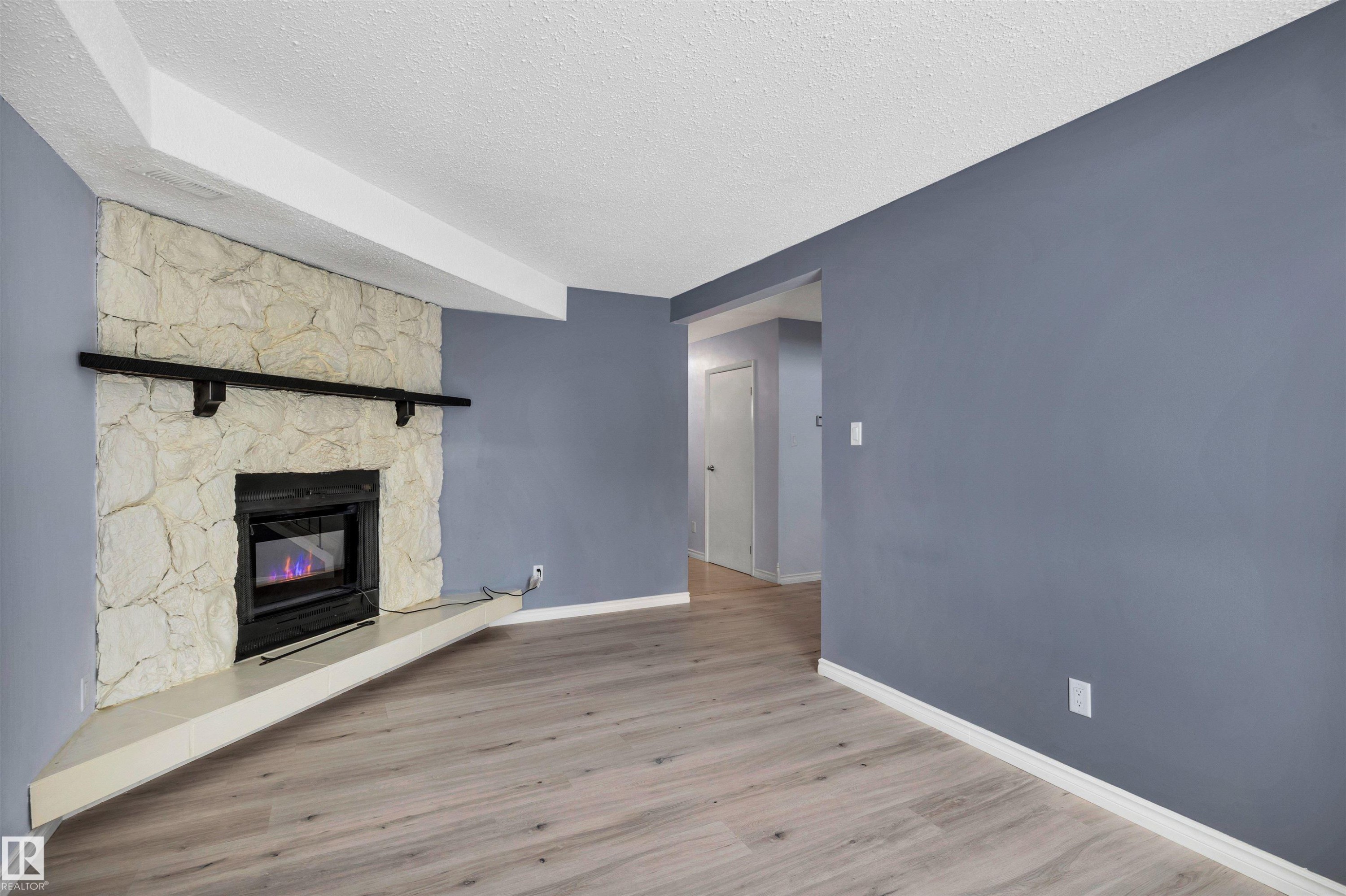 14204 31 Street, Edmonton, AB - Indoor With Fireplace