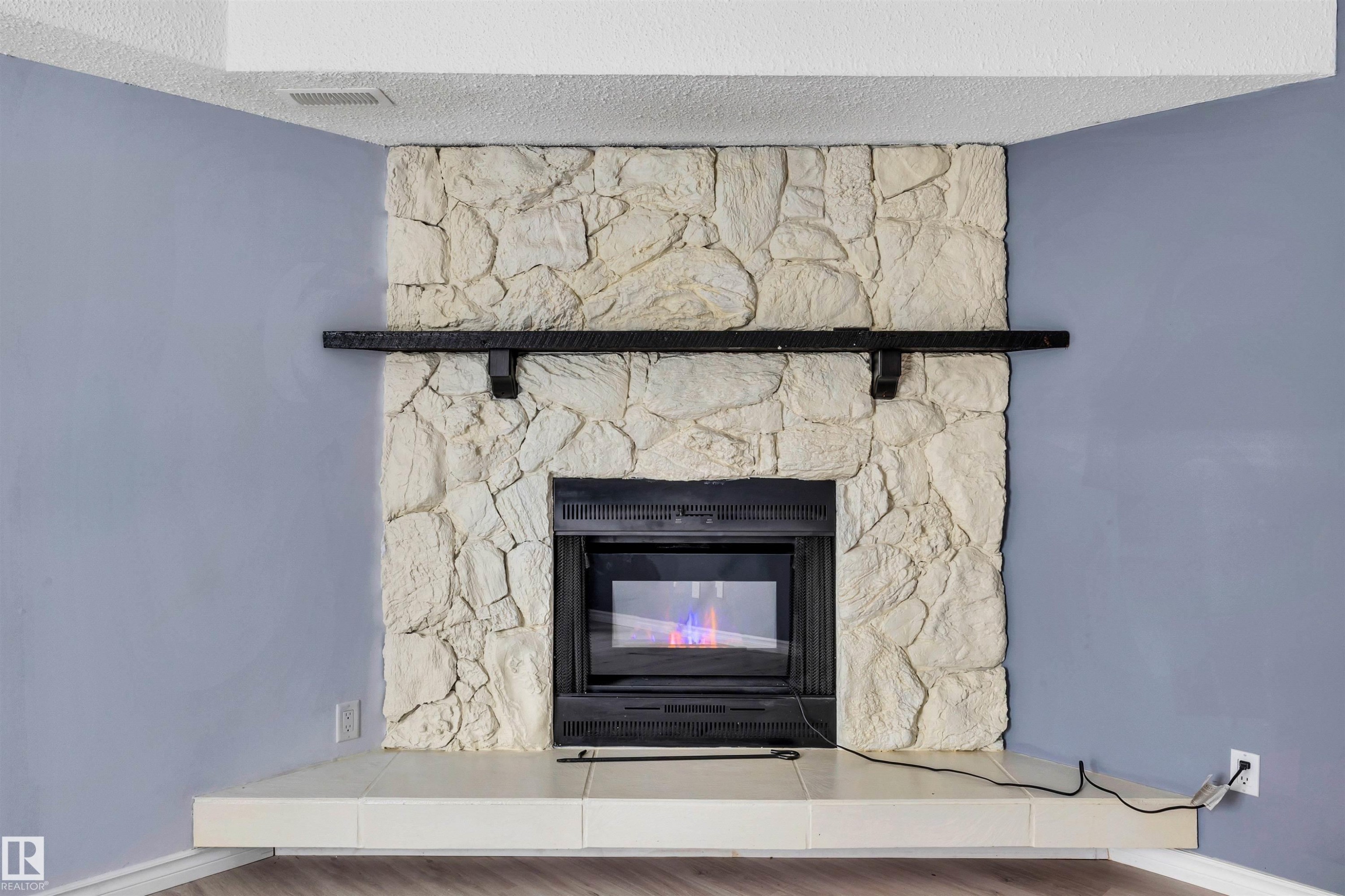 14204 31 Street, Edmonton, AB - Indoor Photo Showing Living Room With Fireplace