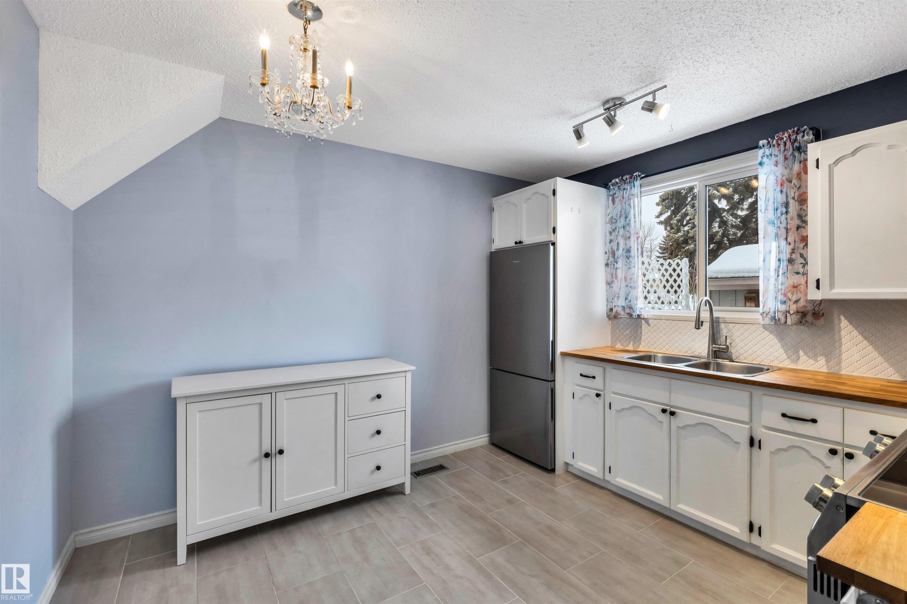 14204 31 Street, Edmonton, AB - Indoor Photo Showing Kitchen With Double Sink