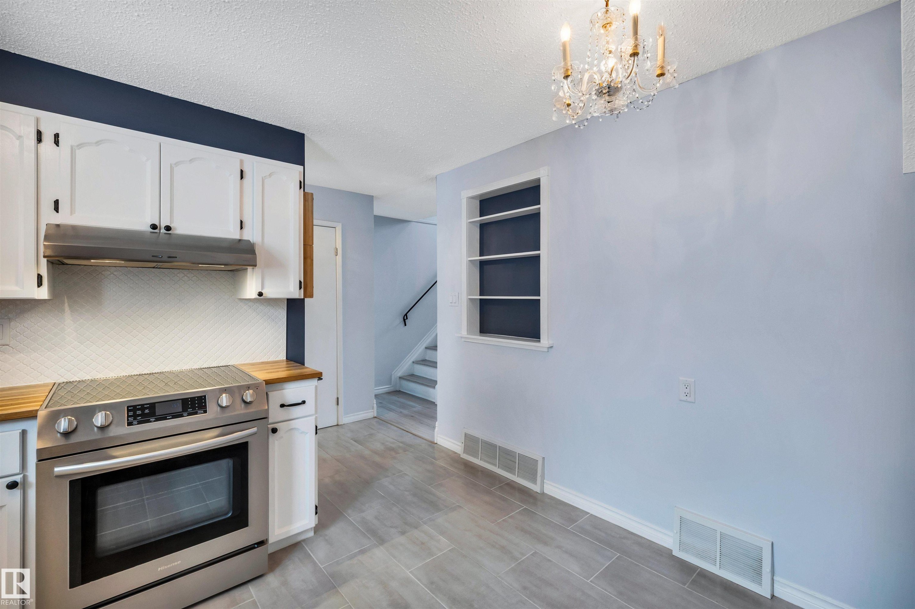 14204 31 Street, Edmonton, AB - Indoor Photo Showing Kitchen