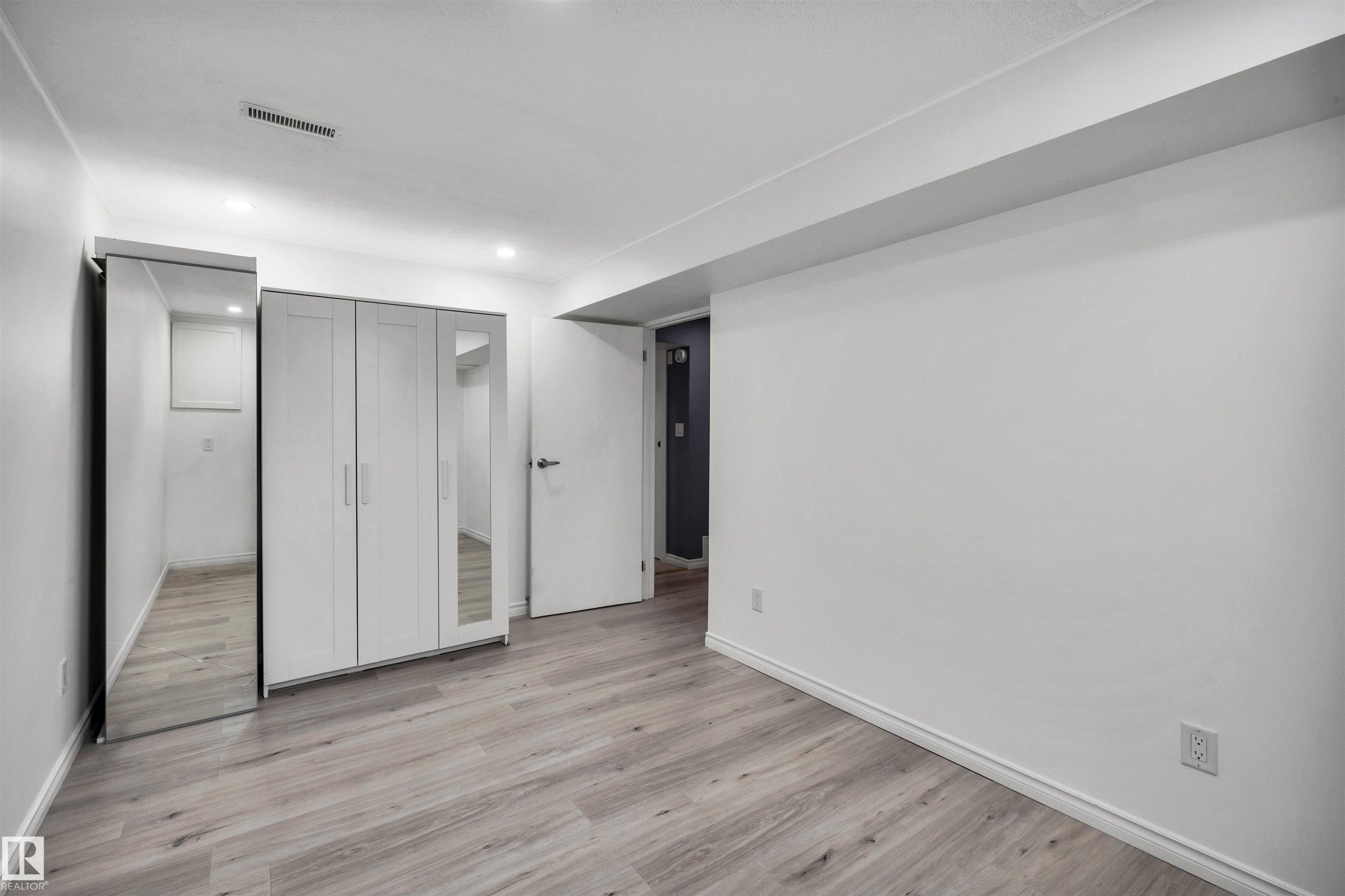 14204 31 Street, Edmonton, AB - Indoor Photo Showing Other Room