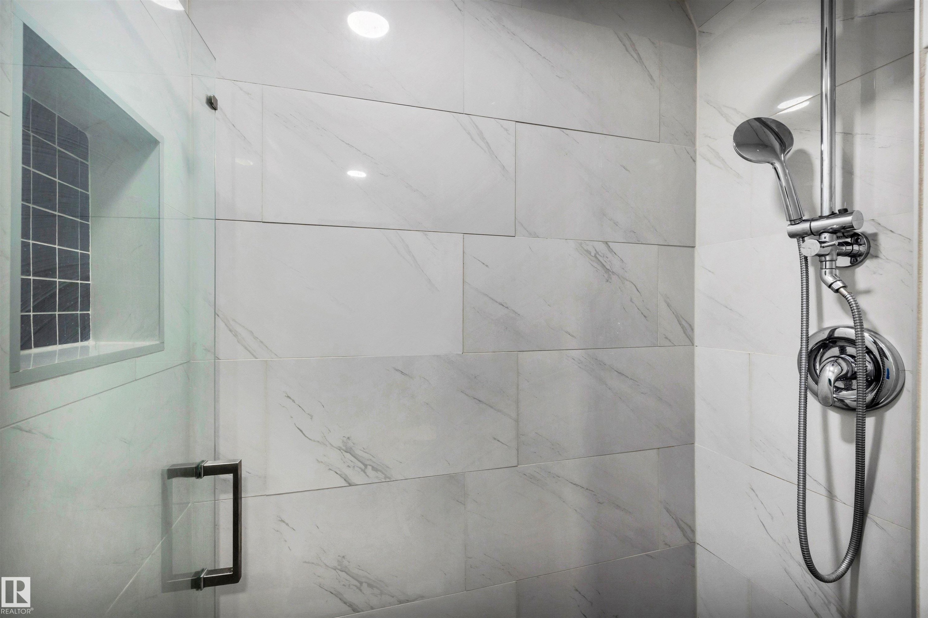 14204 31 Street, Edmonton, AB - Indoor Photo Showing Bathroom