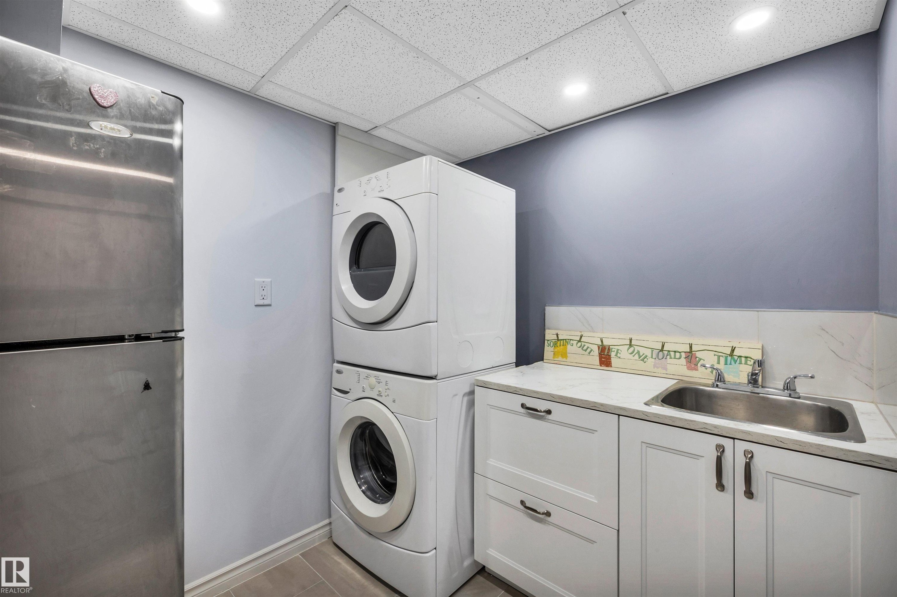 14204 31 Street, Edmonton, AB - Indoor Photo Showing Laundry Room