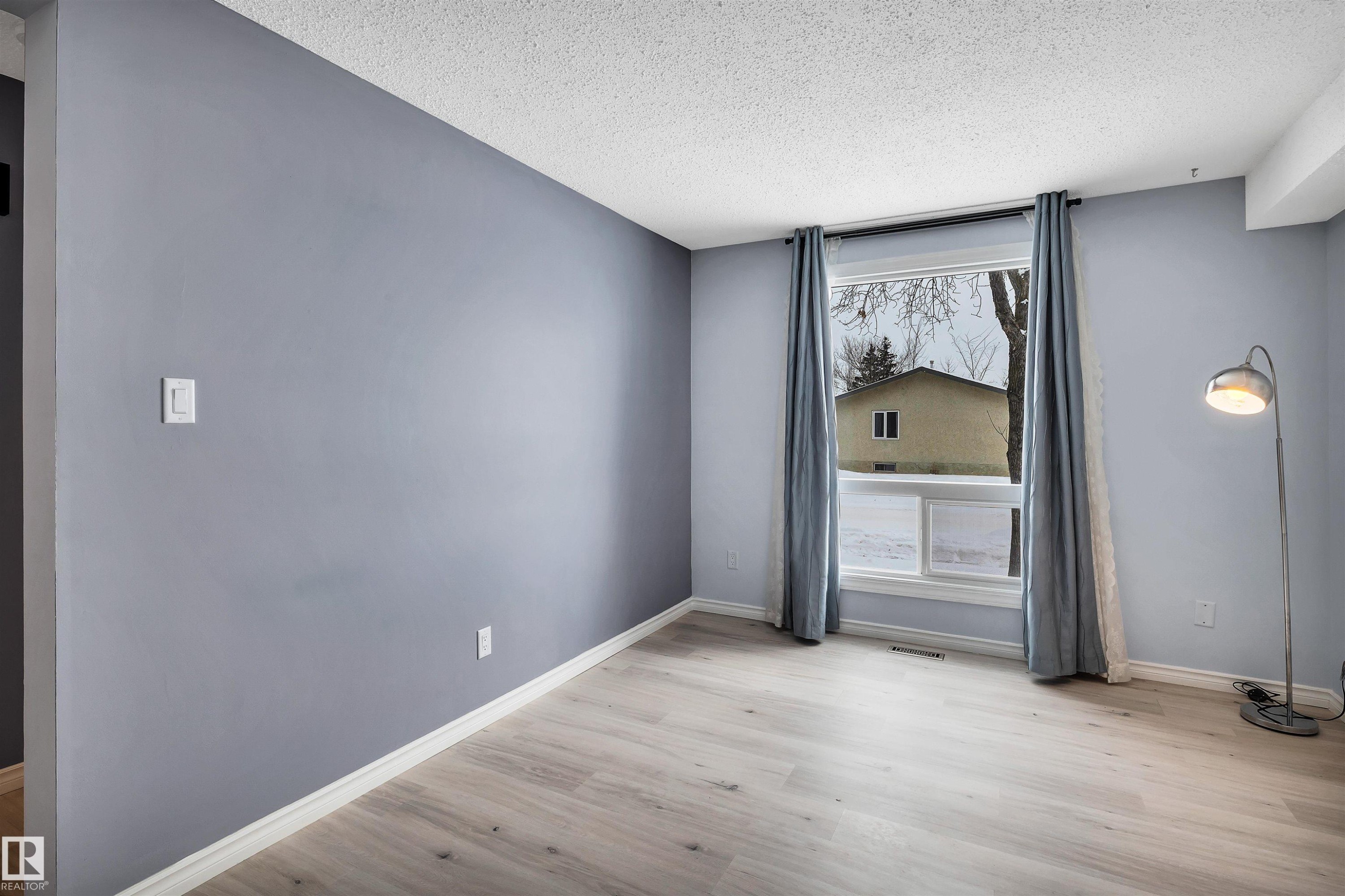 14204 31 Street, Edmonton, AB - Indoor Photo Showing Other Room