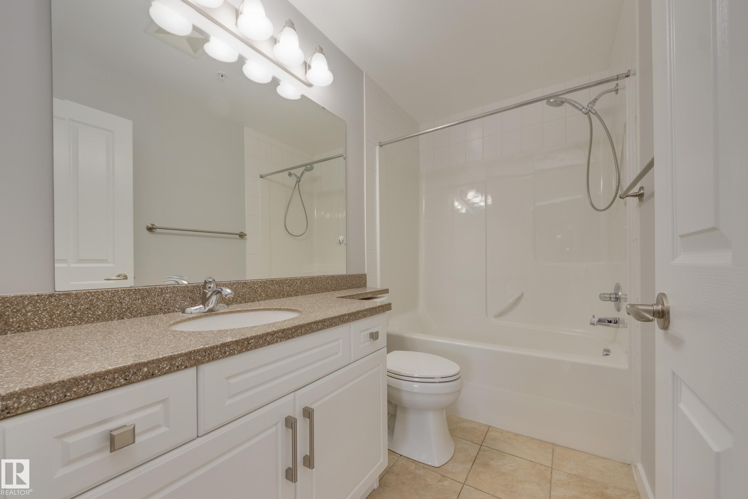 215 1003 Gault Boulevard, Edmonton, AB - Indoor Photo Showing Bathroom