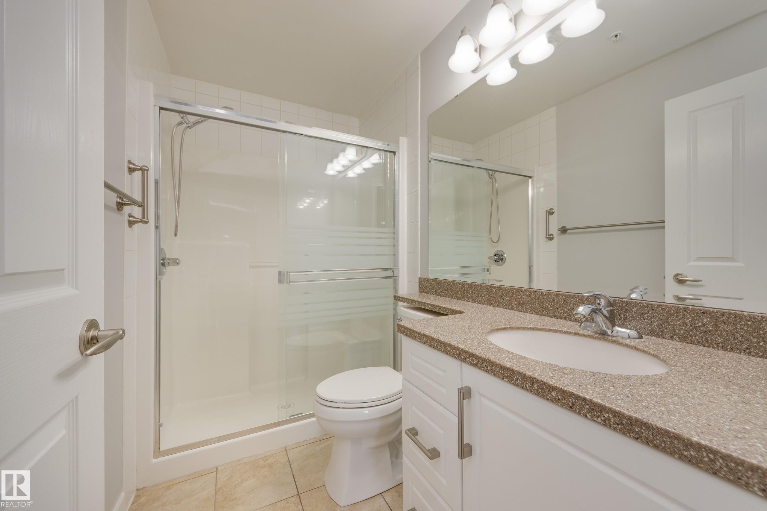215 1003 Gault Boulevard, Edmonton, AB - Indoor Photo Showing Bathroom