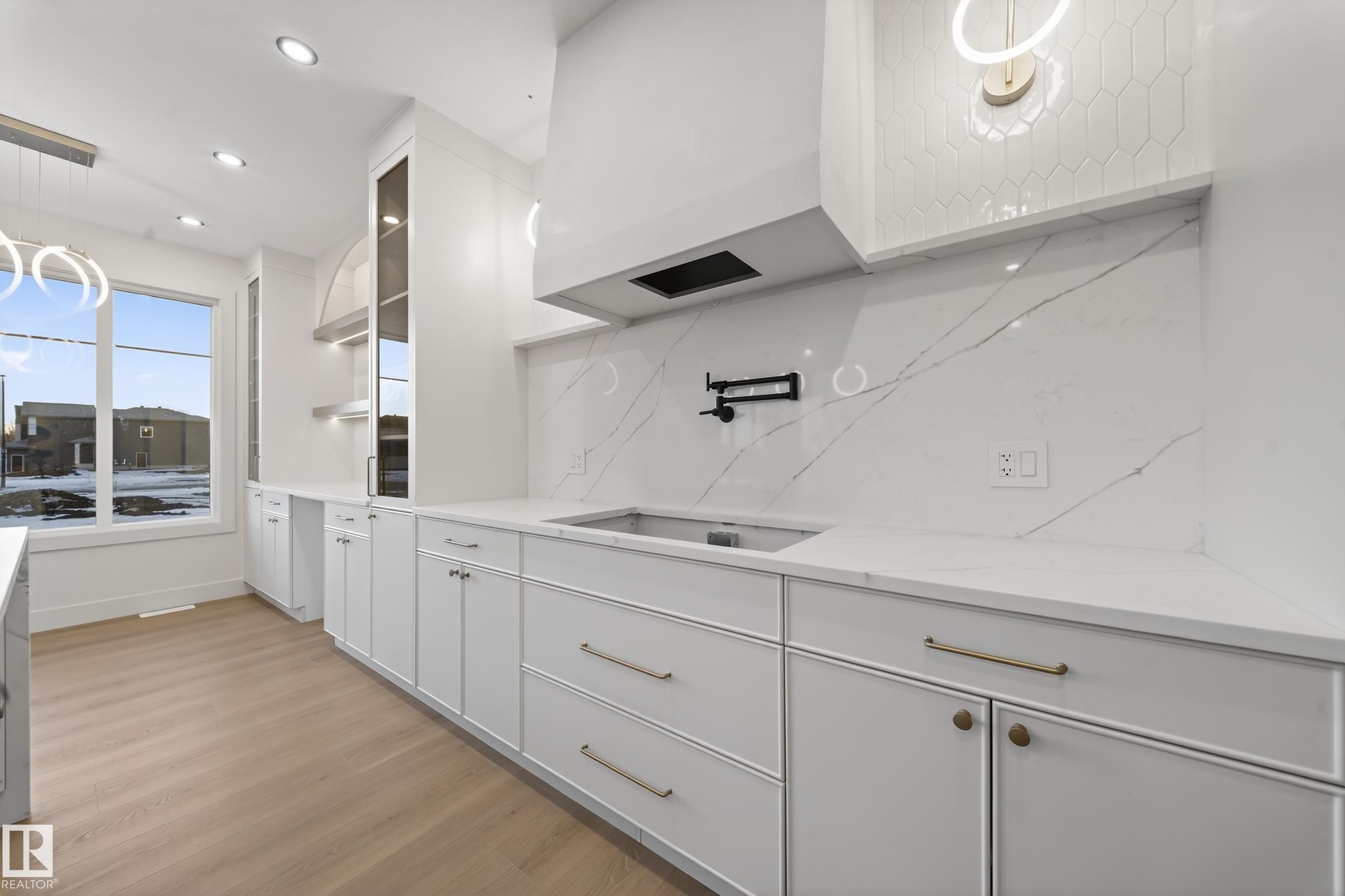 4276 Charles Close, Edmonton, AB - Indoor Photo Showing Kitchen