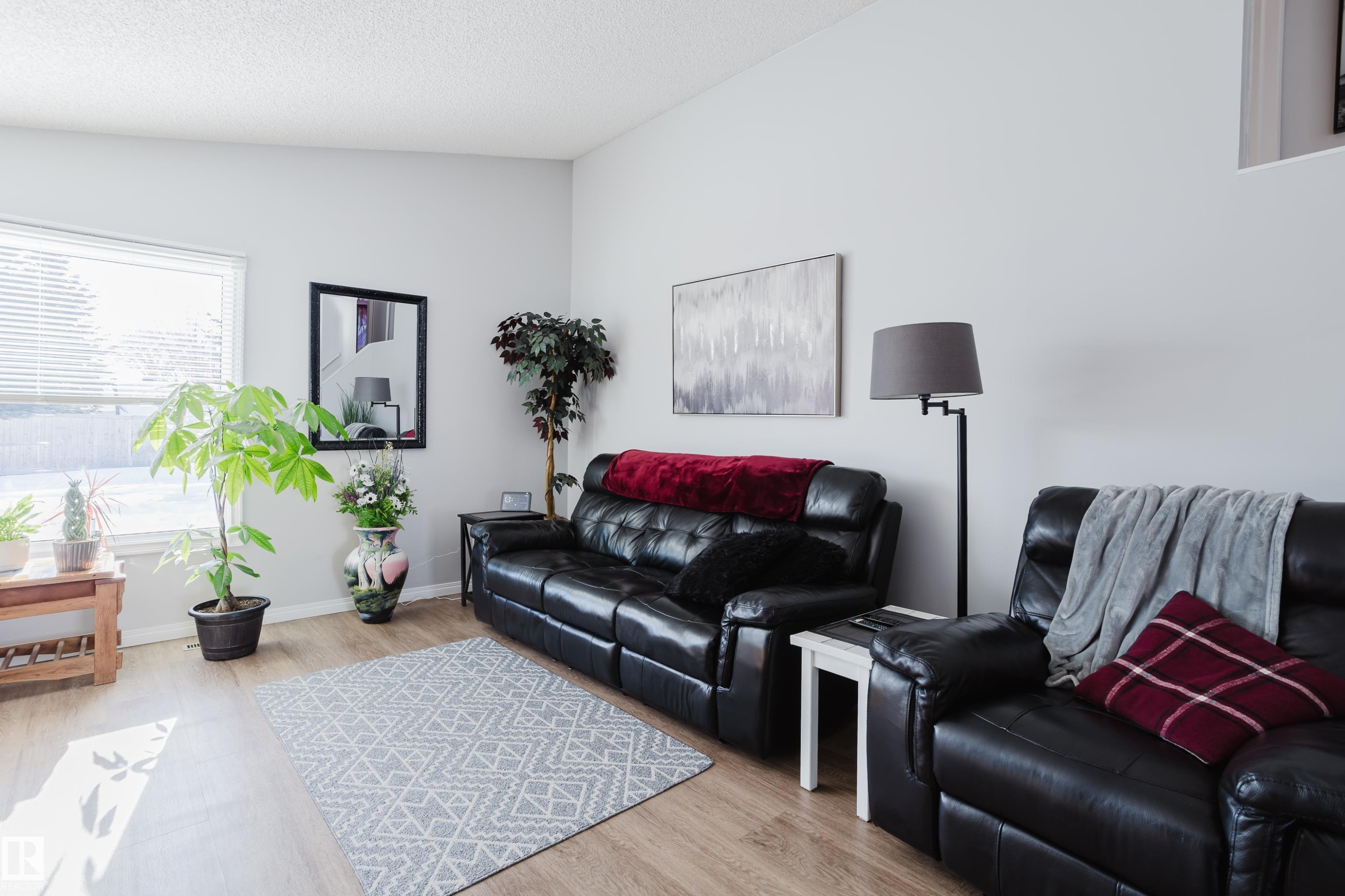 6 Kiniski Crescent, Edmonton, AB - Indoor Photo Showing Living Room
