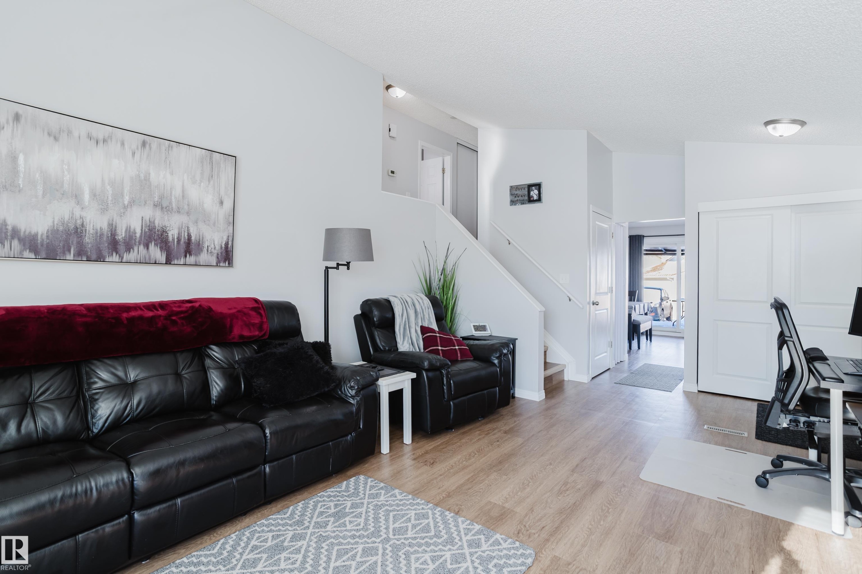 6 Kiniski Crescent, Edmonton, AB - Indoor Photo Showing Living Room
