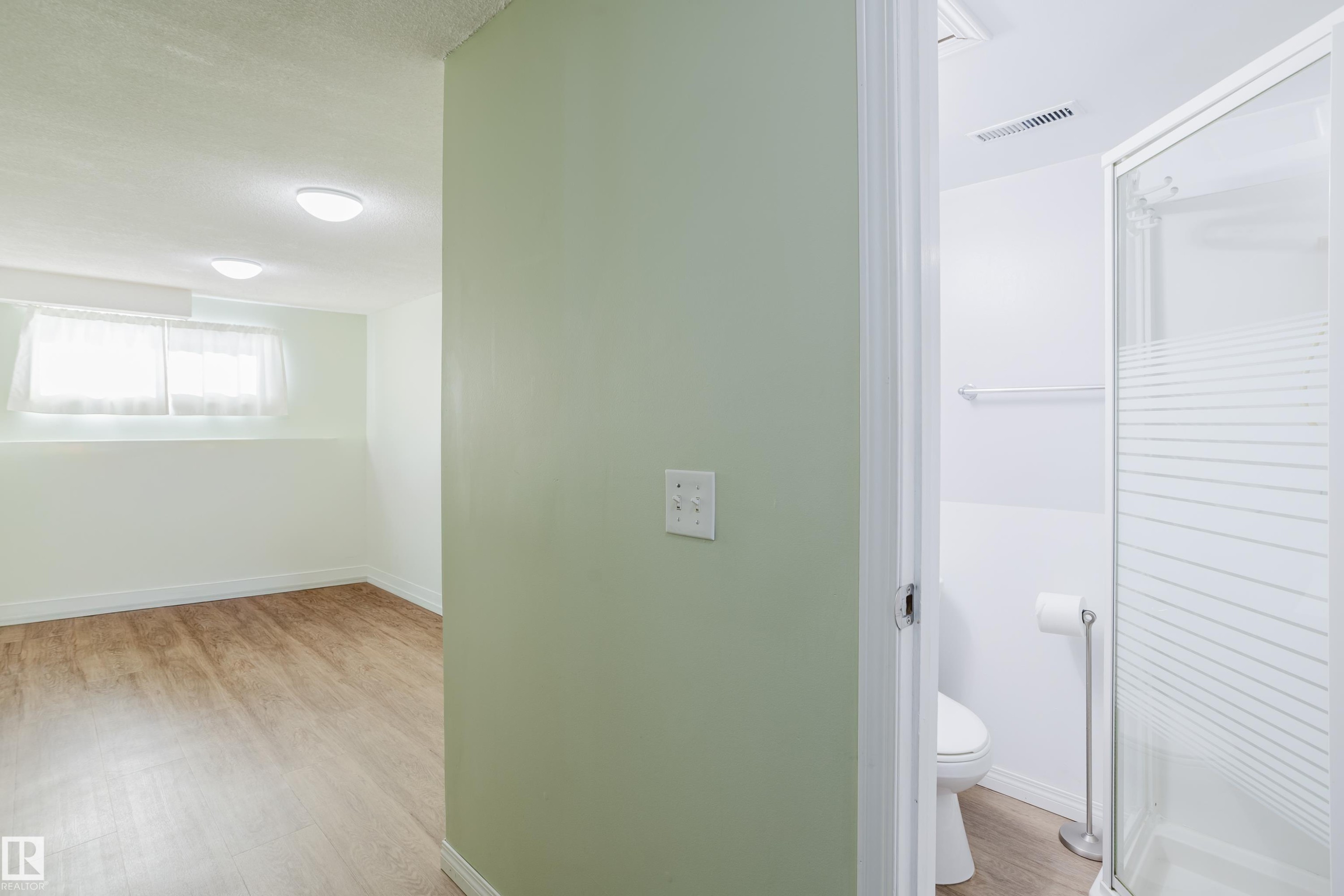 6 Kiniski Crescent, Edmonton, AB - Indoor