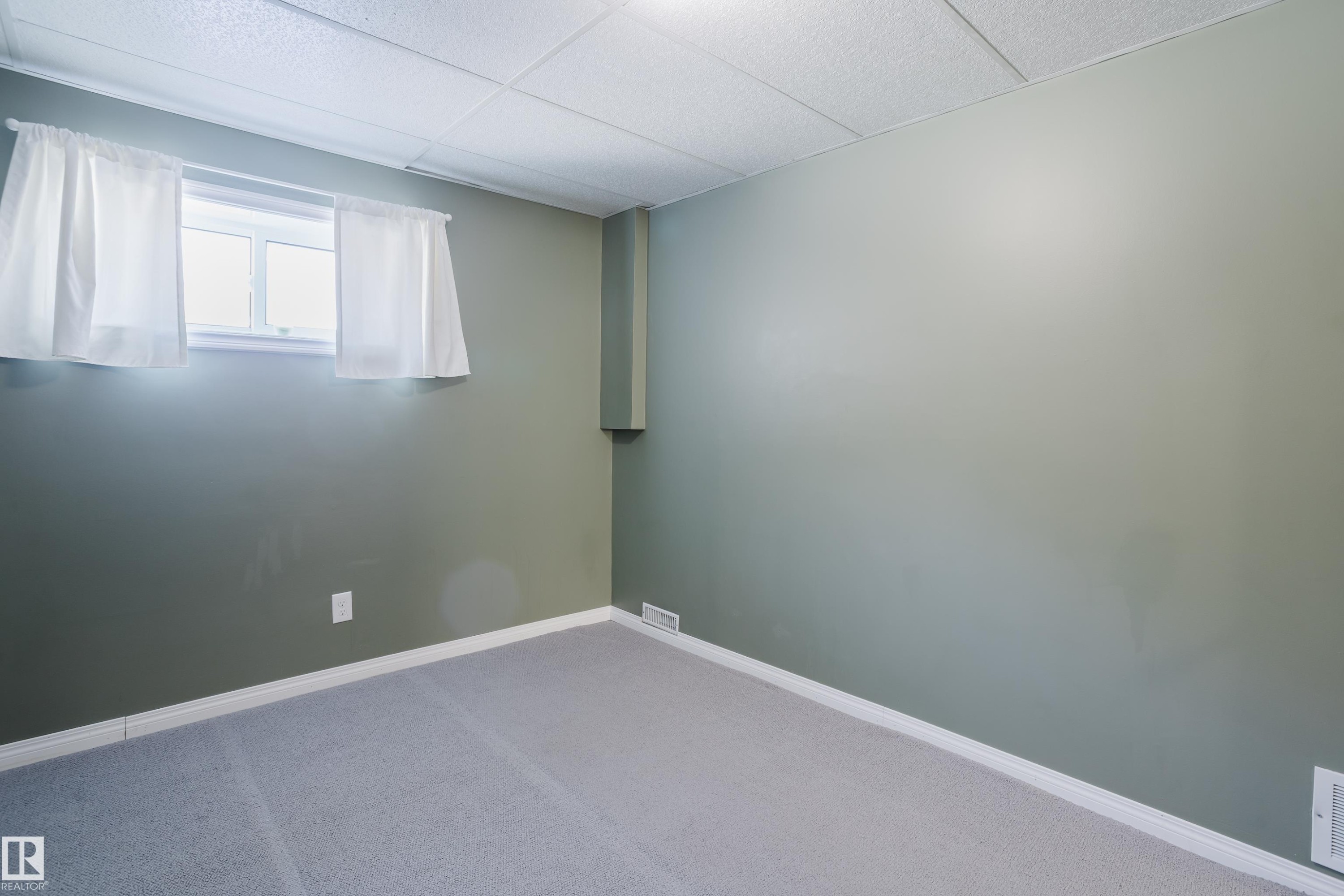 6 Kiniski Crescent, Edmonton, AB - Indoor Photo Showing Other Room