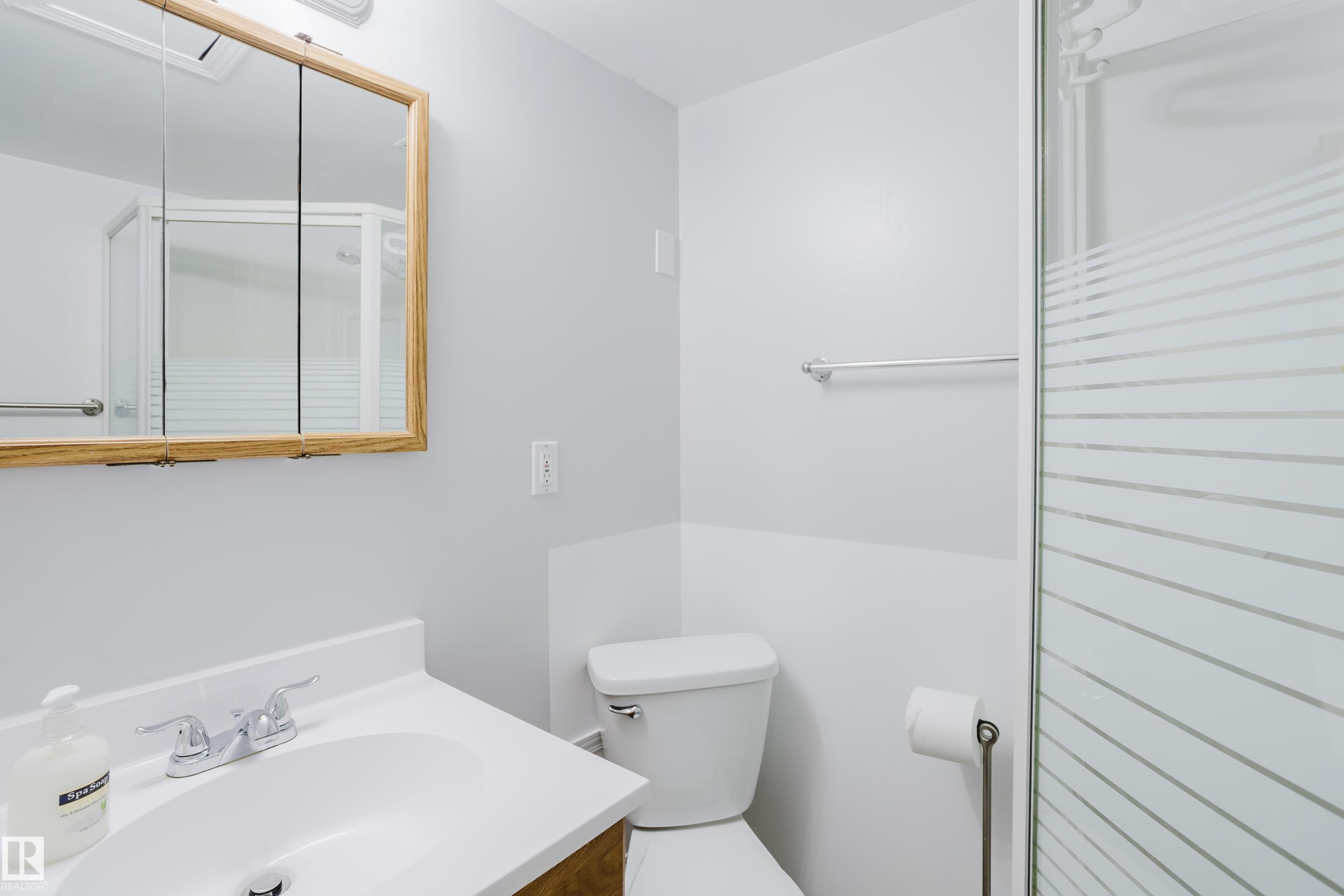 6 Kiniski Crescent, Edmonton, AB - Indoor Photo Showing Bathroom