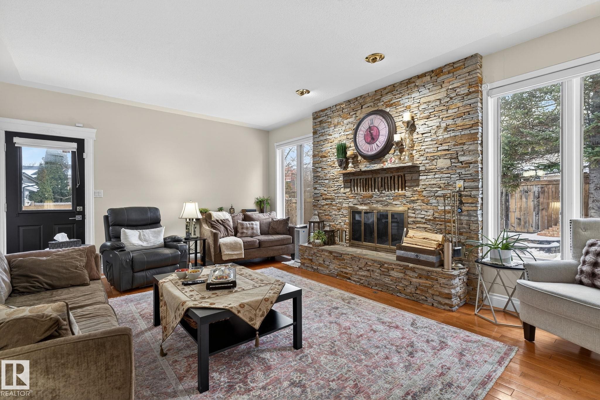 158 Wolf Ridge Place, Edmonton, AB - Indoor Photo Showing Living Room With Fireplace